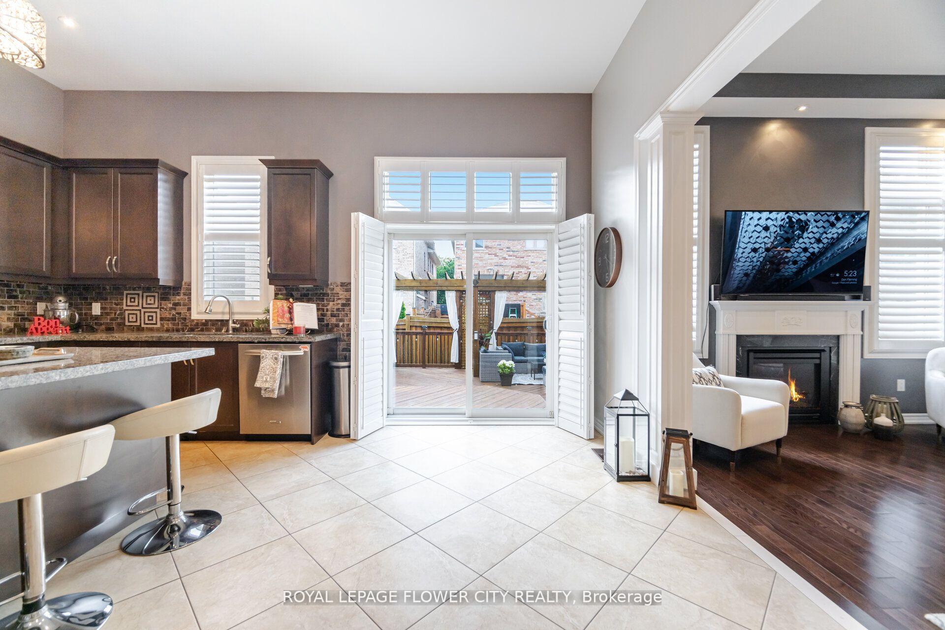 Photo 4 of 51 Mountain Ridge Road, Brampton, Bram West — HOMEH
