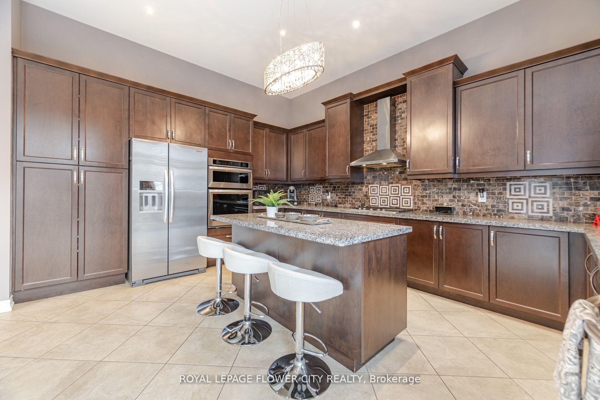 Photo 8 of 51 Mountain Ridge Road, Brampton, Bram West — HOMEH
