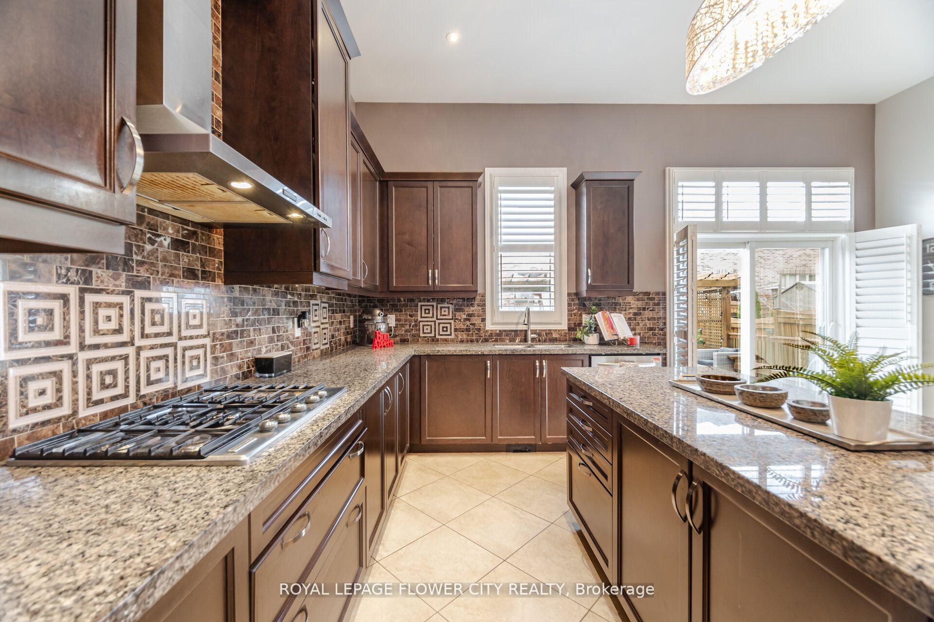 Photo 12 of 51 Mountain Ridge Road, Brampton, Bram West — HOMEH