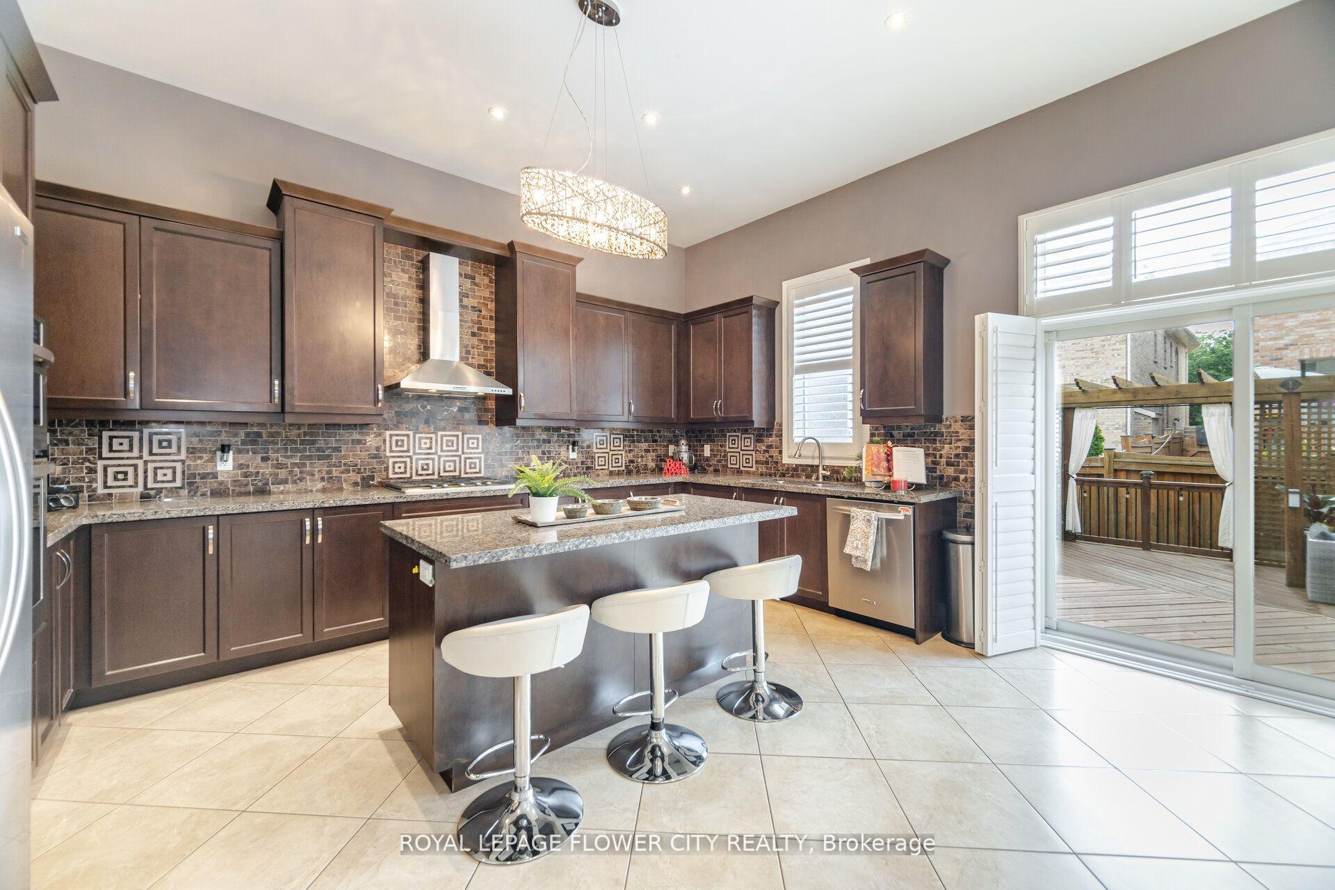 Photo 14 of 51 Mountain Ridge Road, Brampton, Bram West — HOMEH