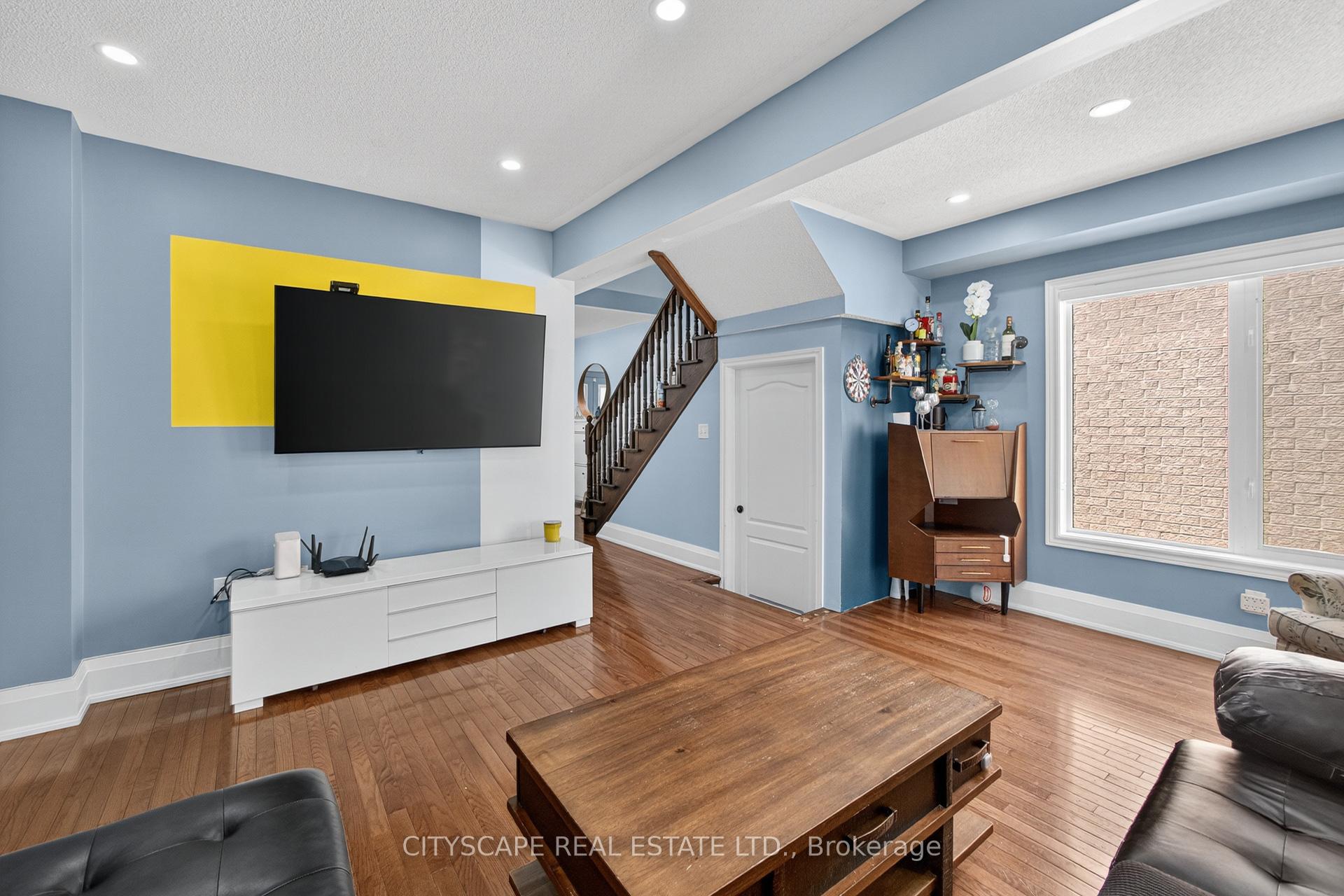 Photo 5 of 6 Dewridge Court E, Brampton, Sandringham-Wellington — HOMEH