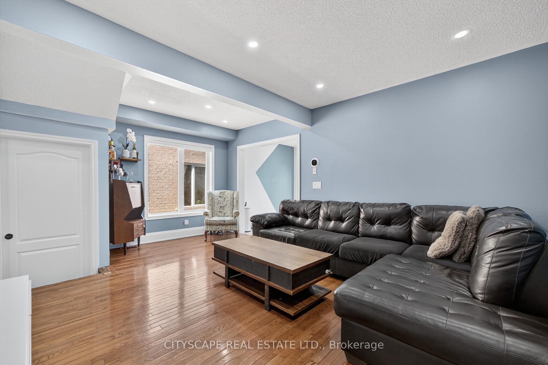 Photo 14 of 6 Dewridge Court E, Brampton, Sandringham-Wellington — HOMEH