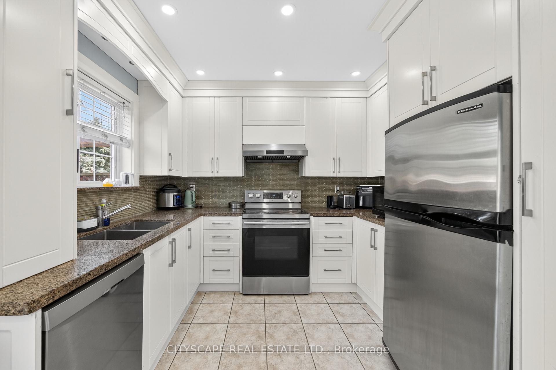 Photo 11 of 6 Dewridge Court E, Brampton, Sandringham-Wellington — HOMEH
