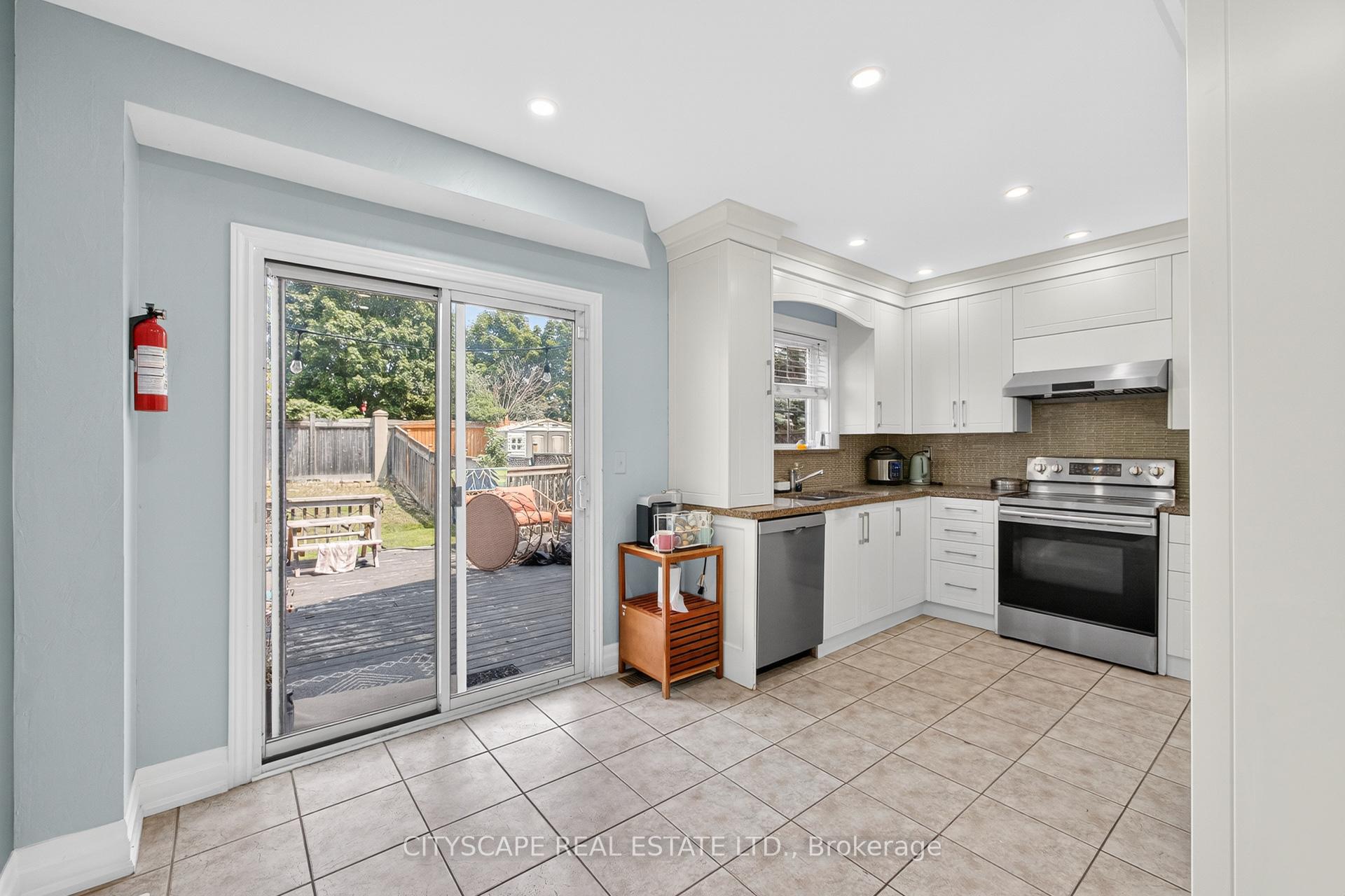 Photo 2 of 6 Dewridge Court E, Brampton, Sandringham-Wellington — HOMEH