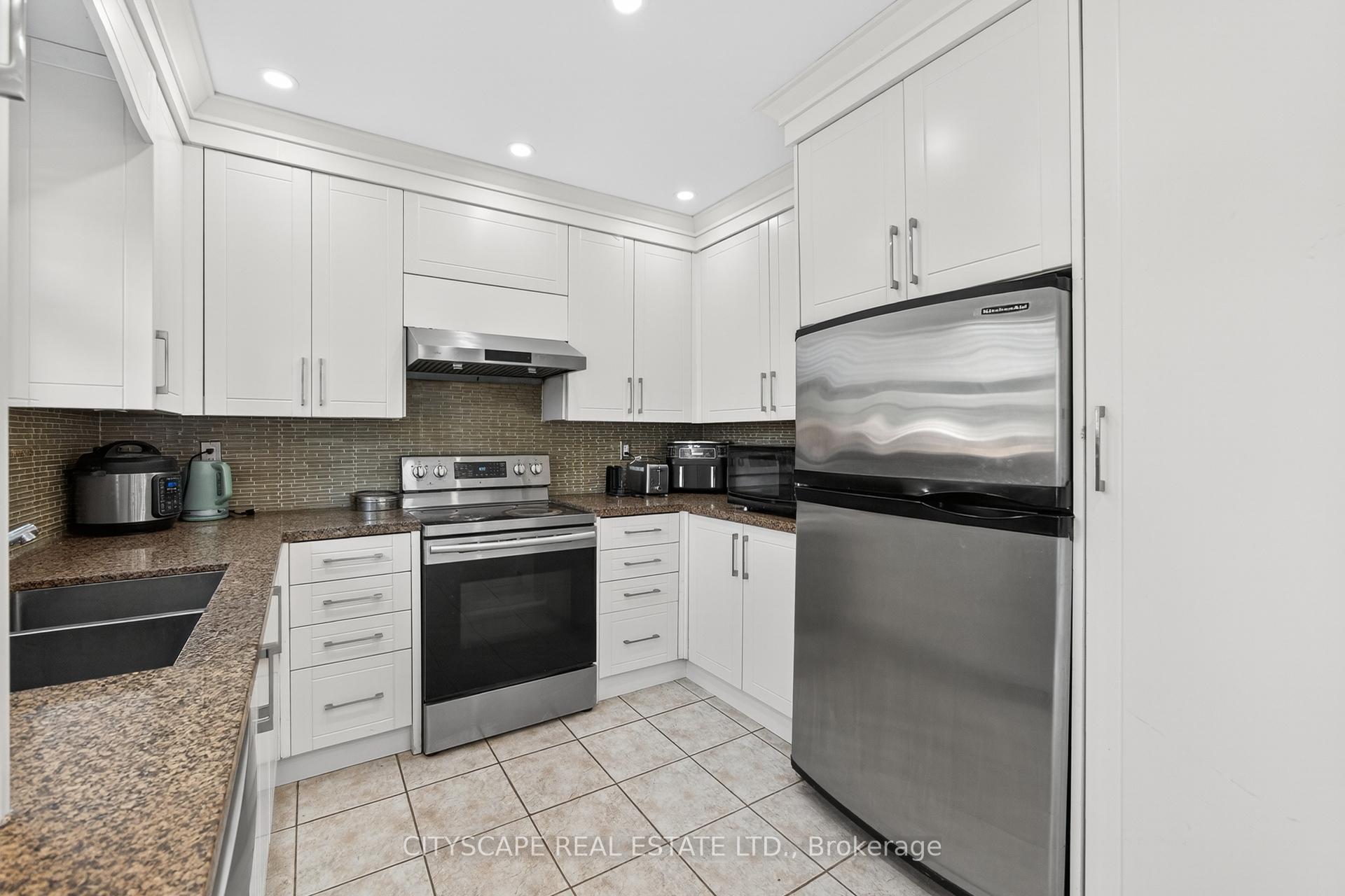 Photo 38 of 6 Dewridge Court E, Brampton, Sandringham-Wellington — HOMEH