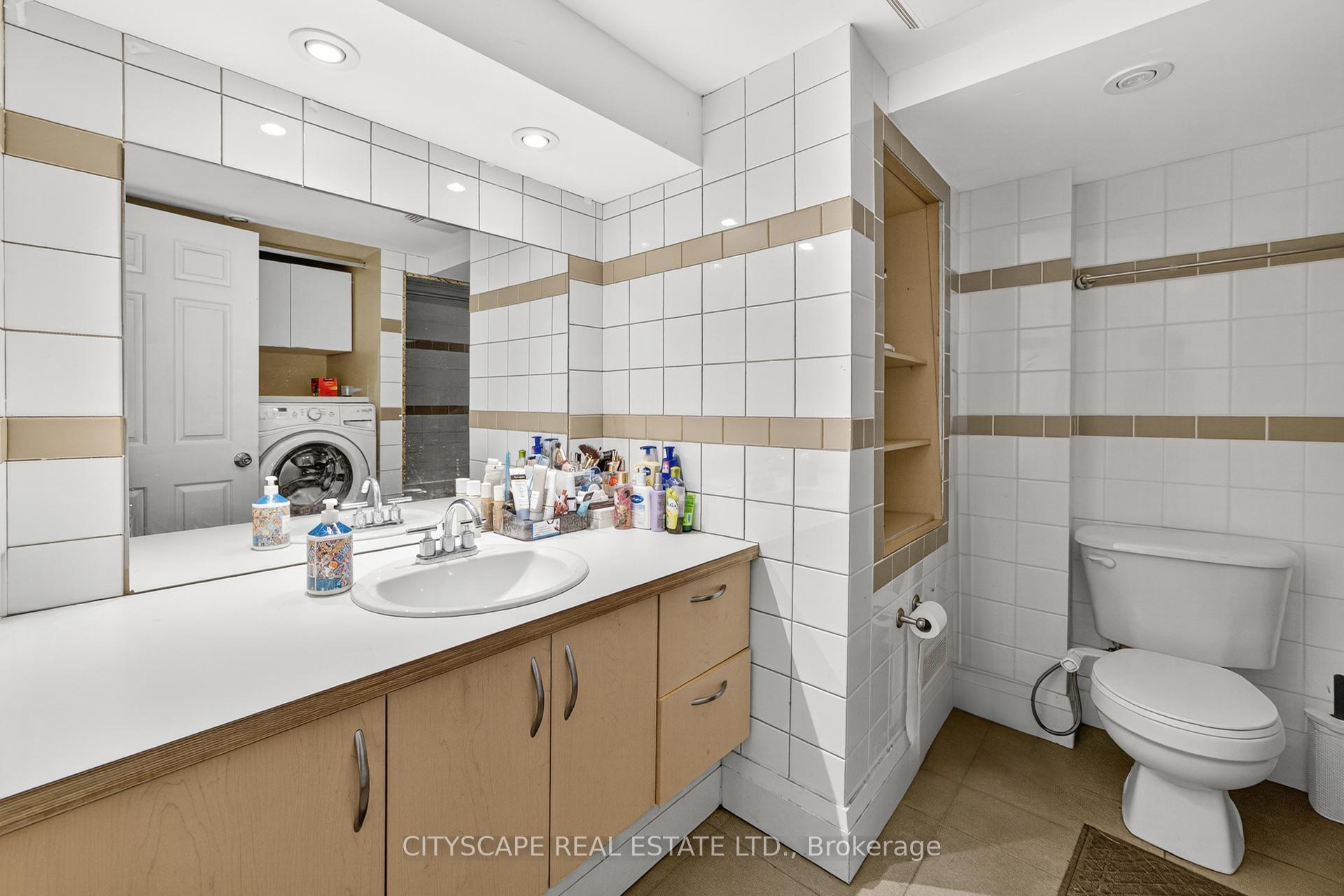 Photo 24 of 6 Dewridge Court E, Brampton, Sandringham-Wellington — HOMEH