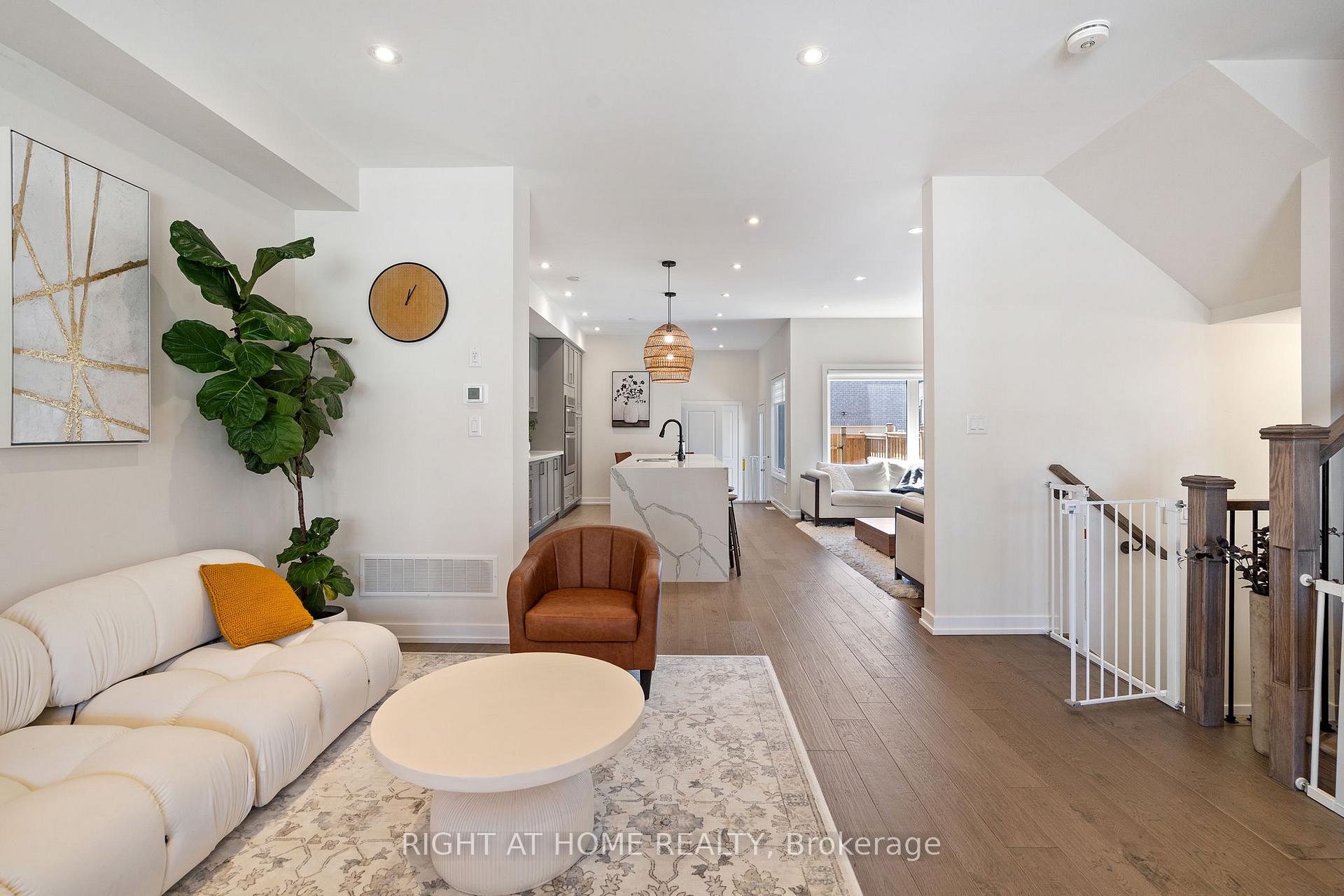 Photo 3 of 15 Sugarberry Avenue, Markham, Cornell — HOMEH