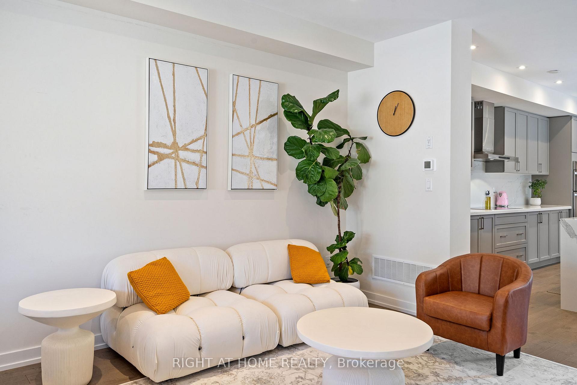 Photo 4 of 15 Sugarberry Avenue, Markham, Cornell — HOMEH