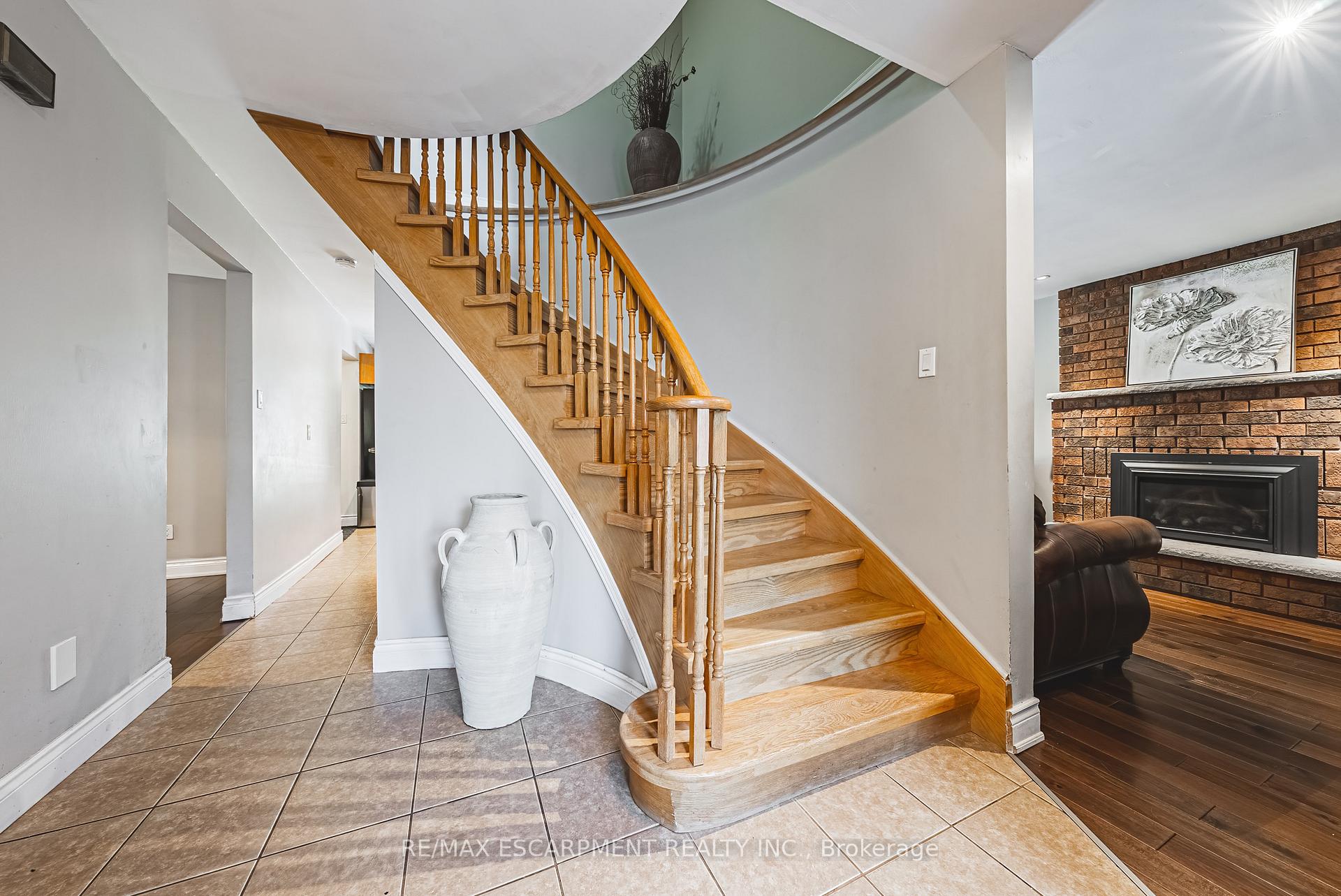 Photo 14 of 412 Melanie Crescent, Hamilton, Ancaster — HOMEH