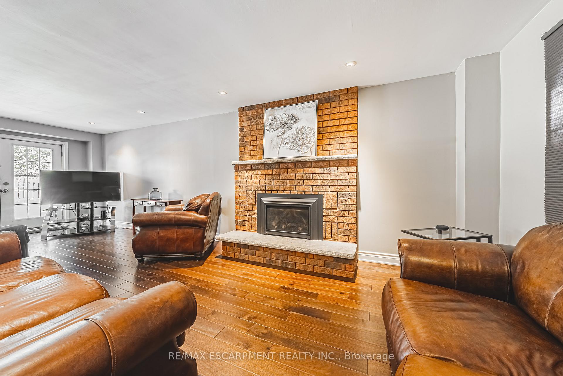 Photo 4 of 412 Melanie Crescent, Hamilton, Ancaster — HOMEH