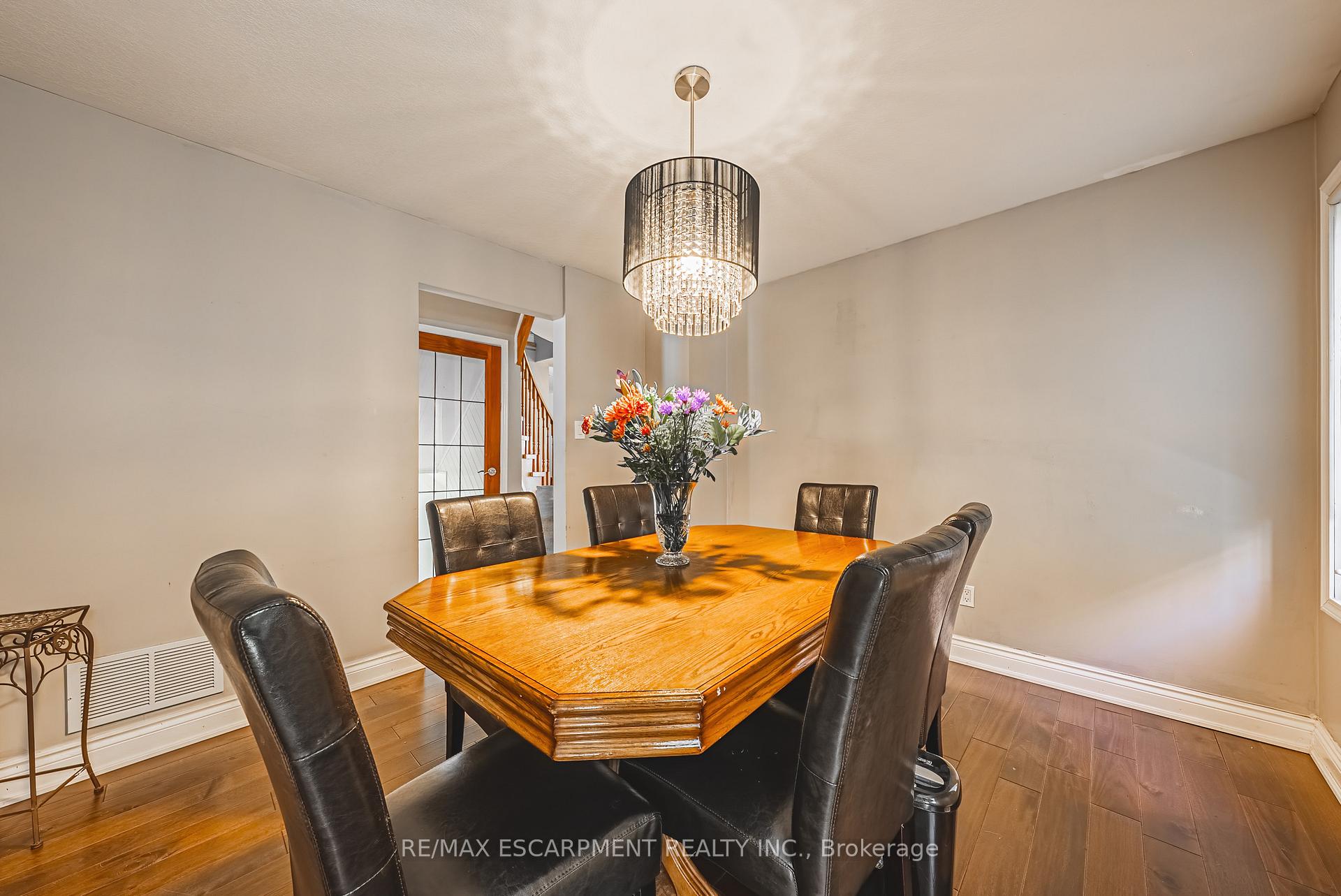 Photo 5 of 412 Melanie Crescent, Hamilton, Ancaster — HOMEH