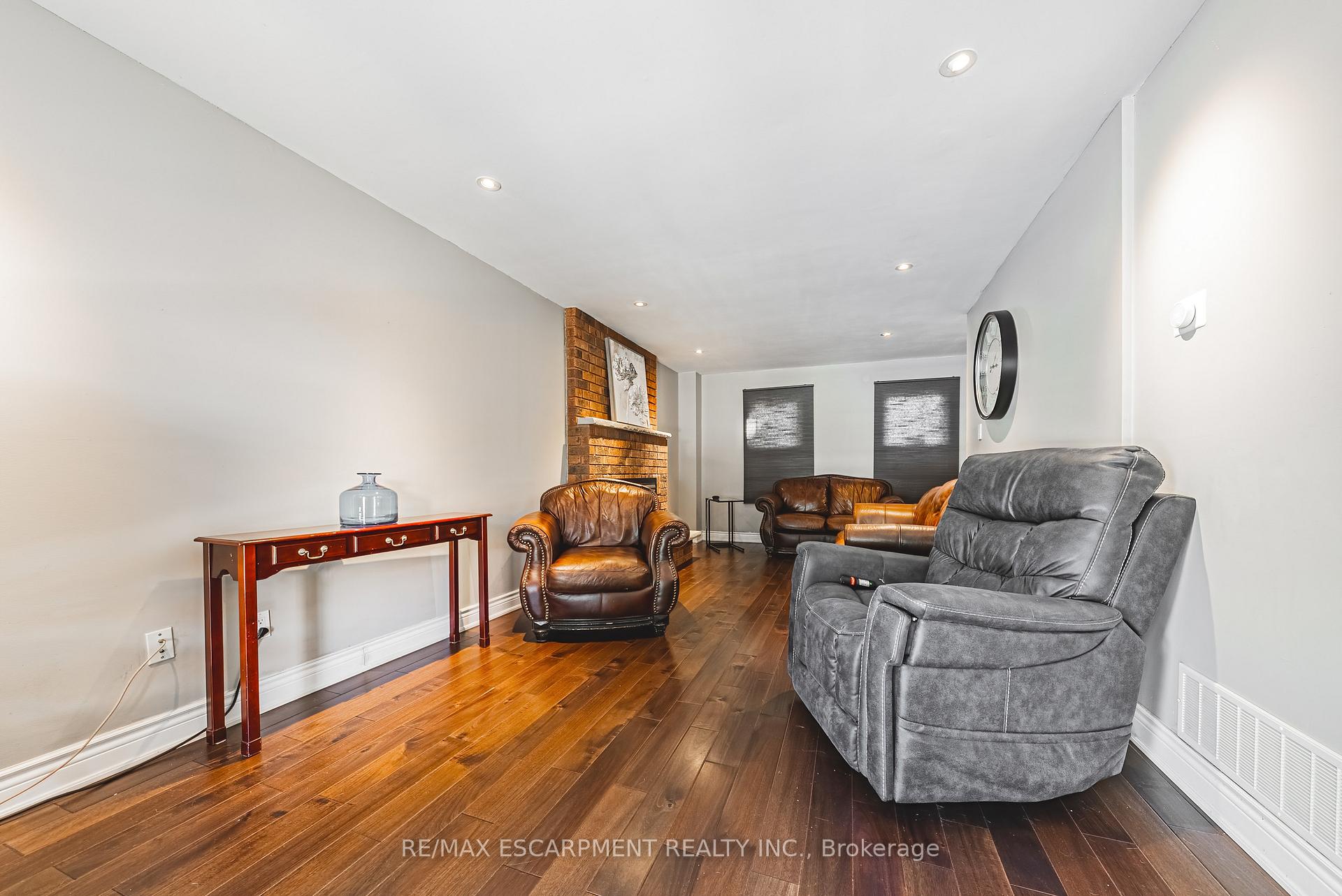 Photo 3 of 412 Melanie Crescent, Hamilton, Ancaster — HOMEH