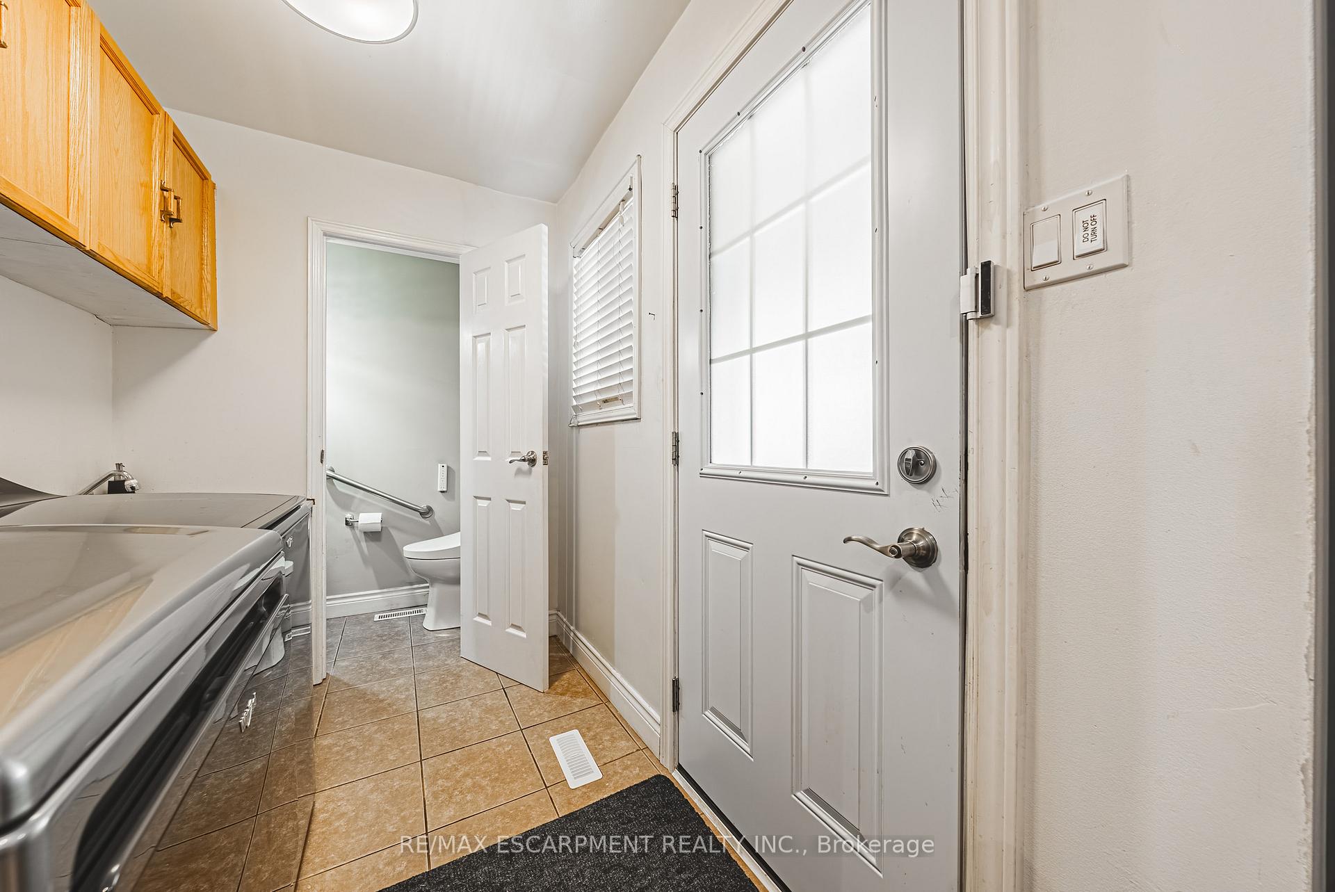 Photo 2 of 412 Melanie Crescent, Hamilton, Ancaster — HOMEH