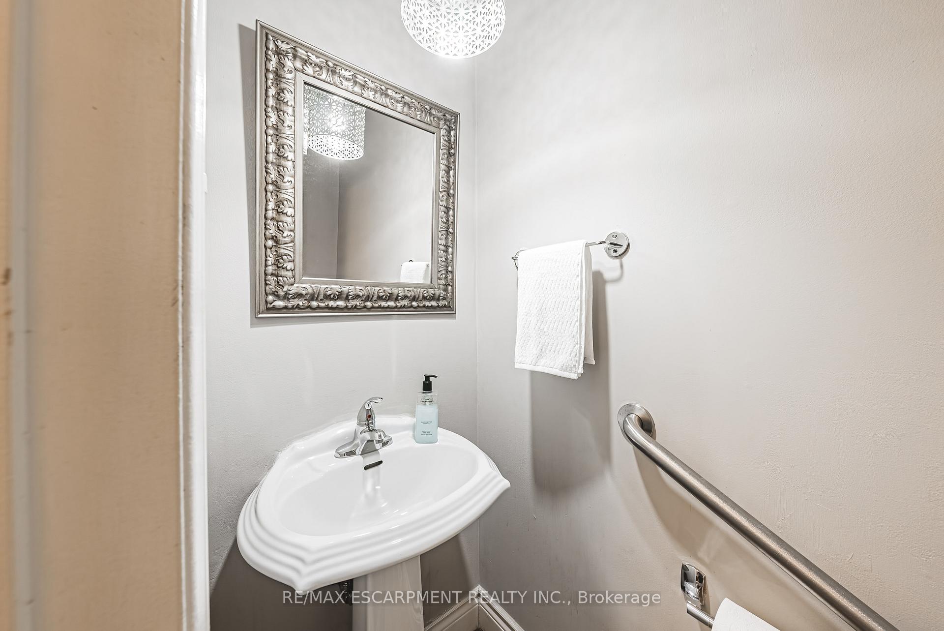 Photo 8 of 412 Melanie Crescent, Hamilton, Ancaster — HOMEH