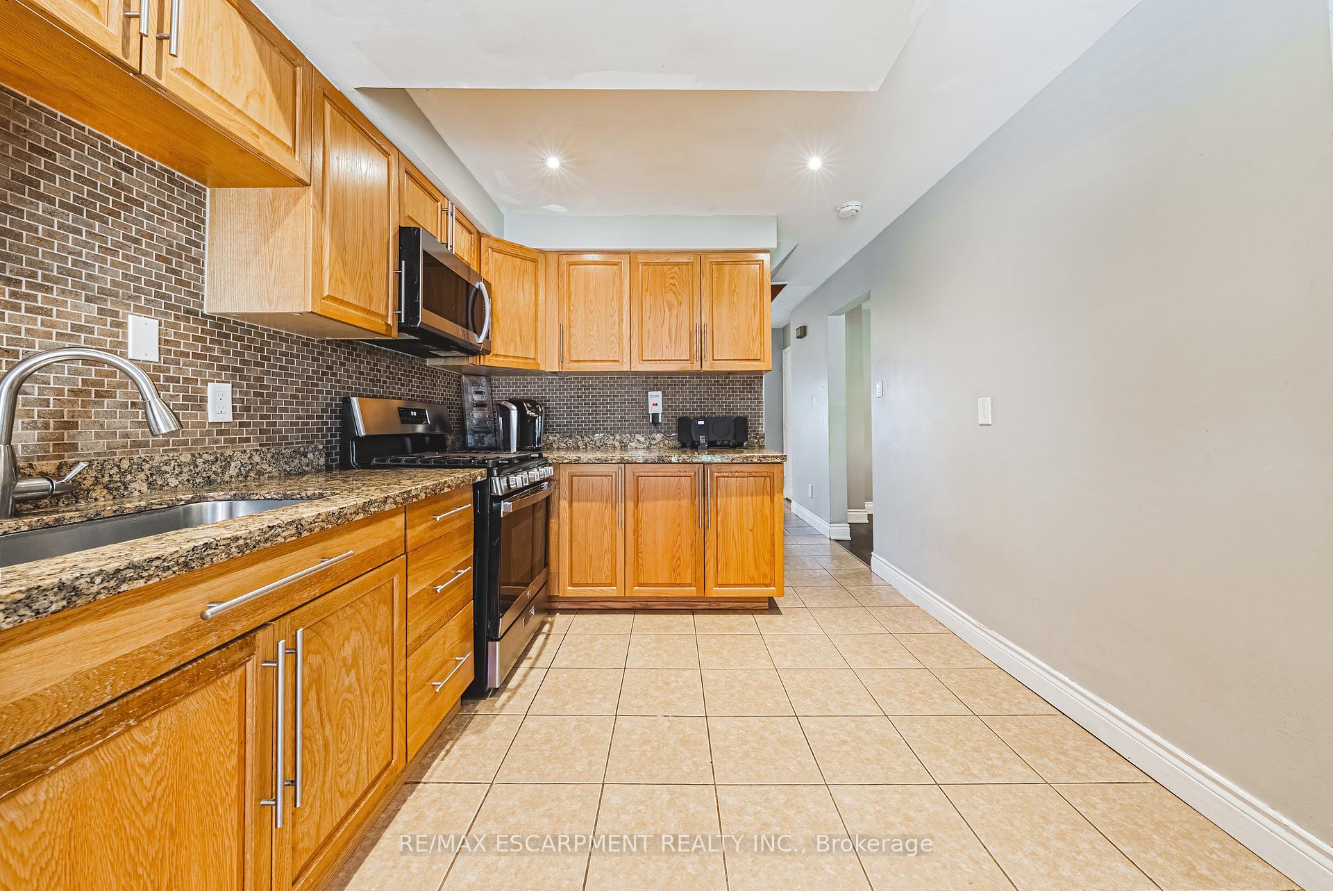 Photo 25 of 412 Melanie Crescent, Hamilton, Ancaster — HOMEH