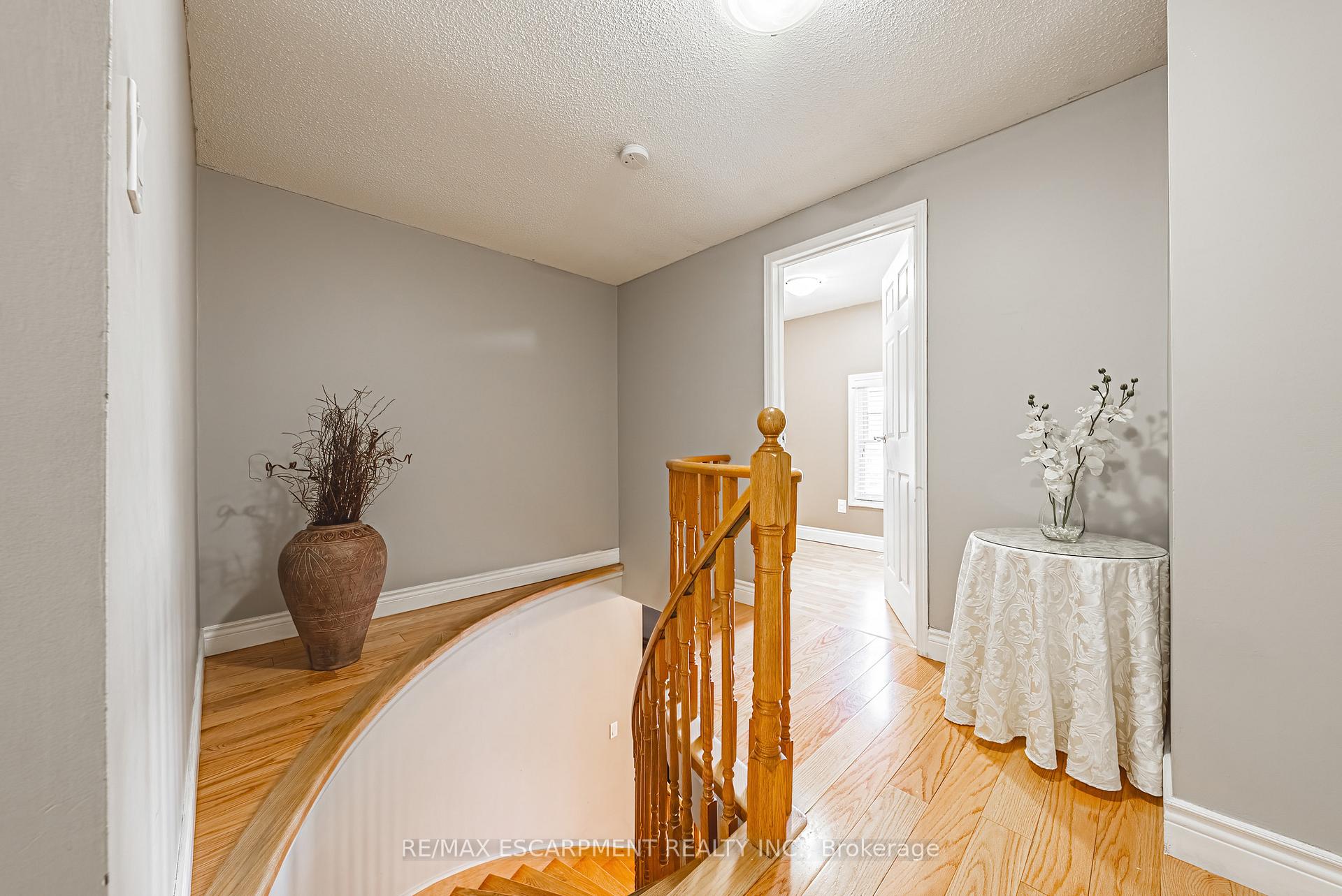 Photo 10 of 412 Melanie Crescent, Hamilton, Ancaster — HOMEH