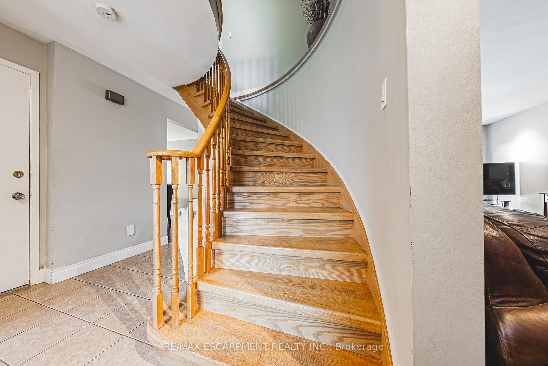 Photo 11 of 412 Melanie Crescent, Hamilton, Ancaster — HOMEH