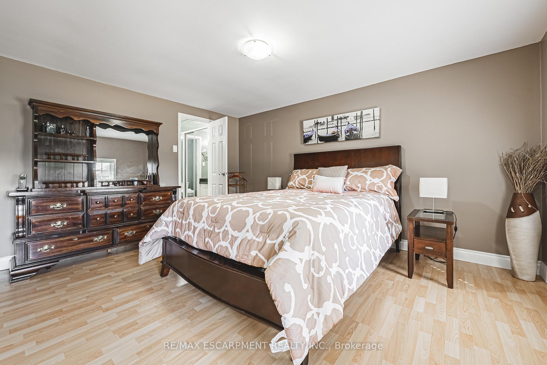 Photo 21 of 412 Melanie Crescent, Hamilton, Ancaster — HOMEH