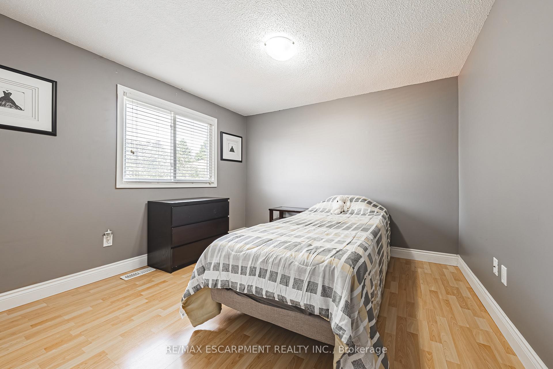 Photo 24 of 412 Melanie Crescent, Hamilton, Ancaster — HOMEH
