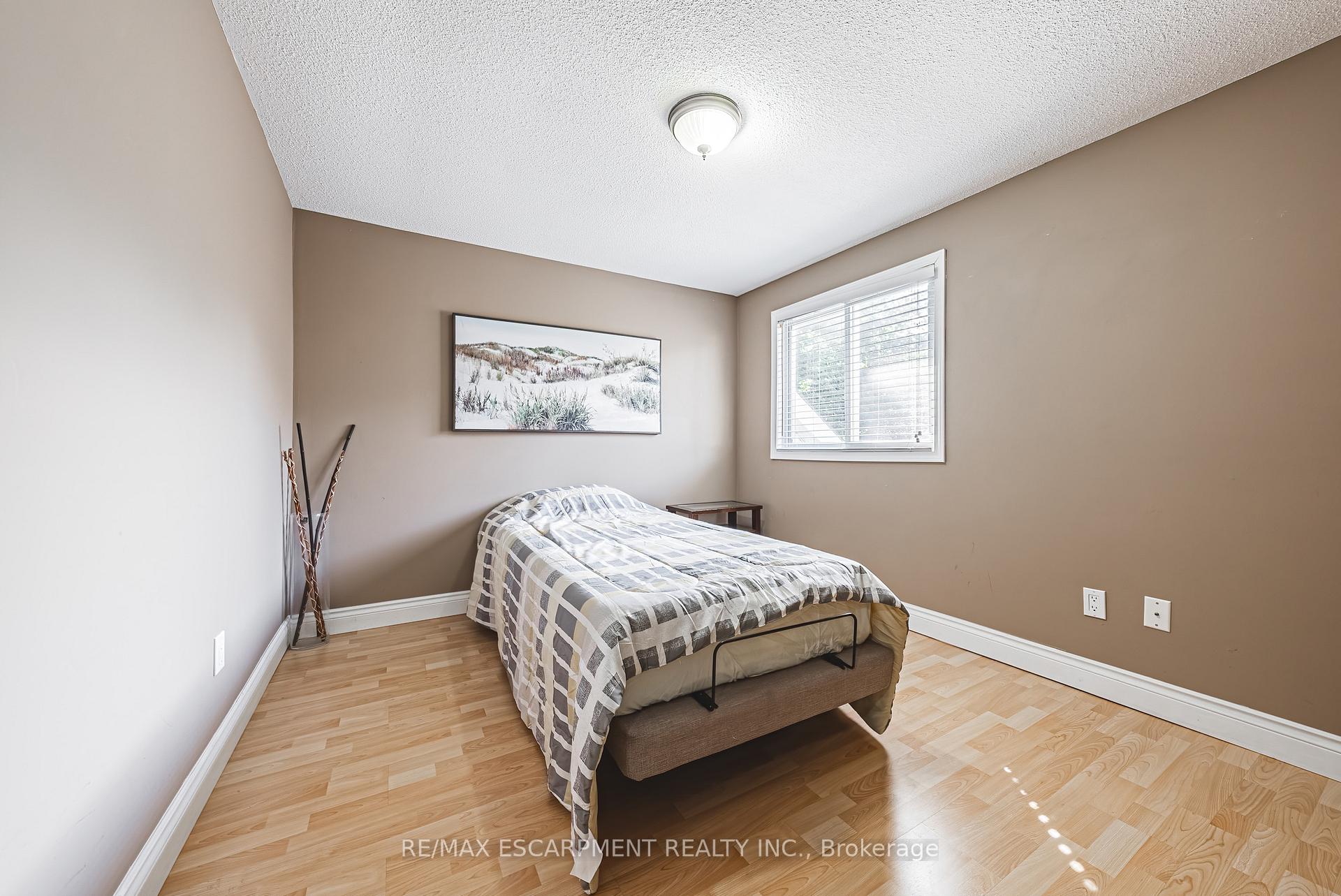 Photo 16 of 412 Melanie Crescent, Hamilton, Ancaster — HOMEH