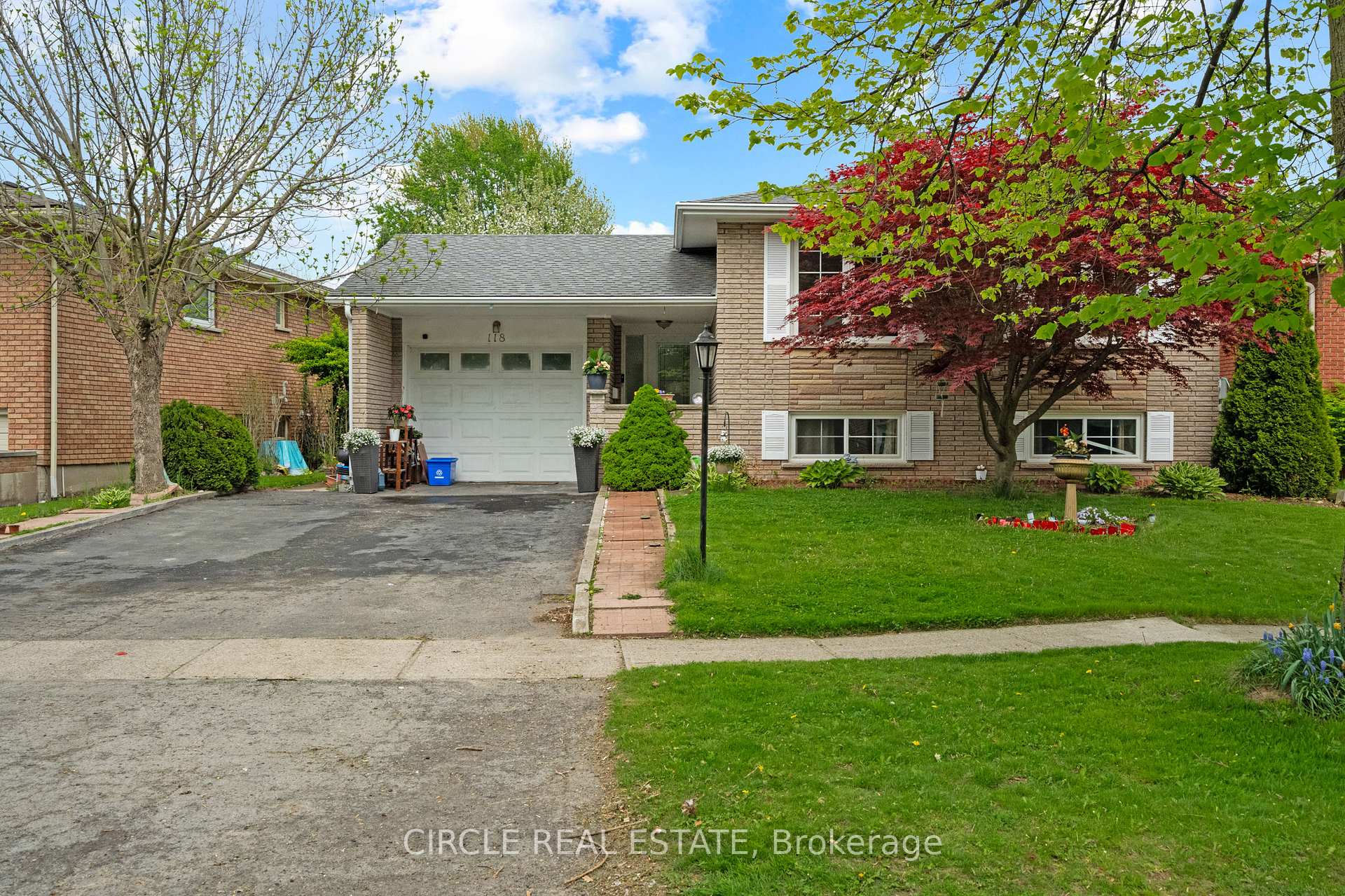Front of 118 Bridlewood Drive