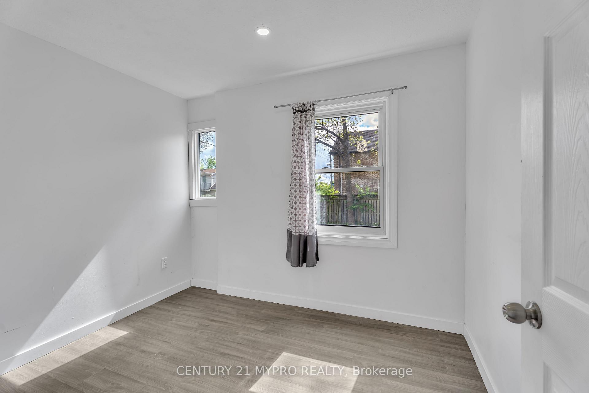 Photo 10 of 42 Irwin Street, London, North K — HOMEH