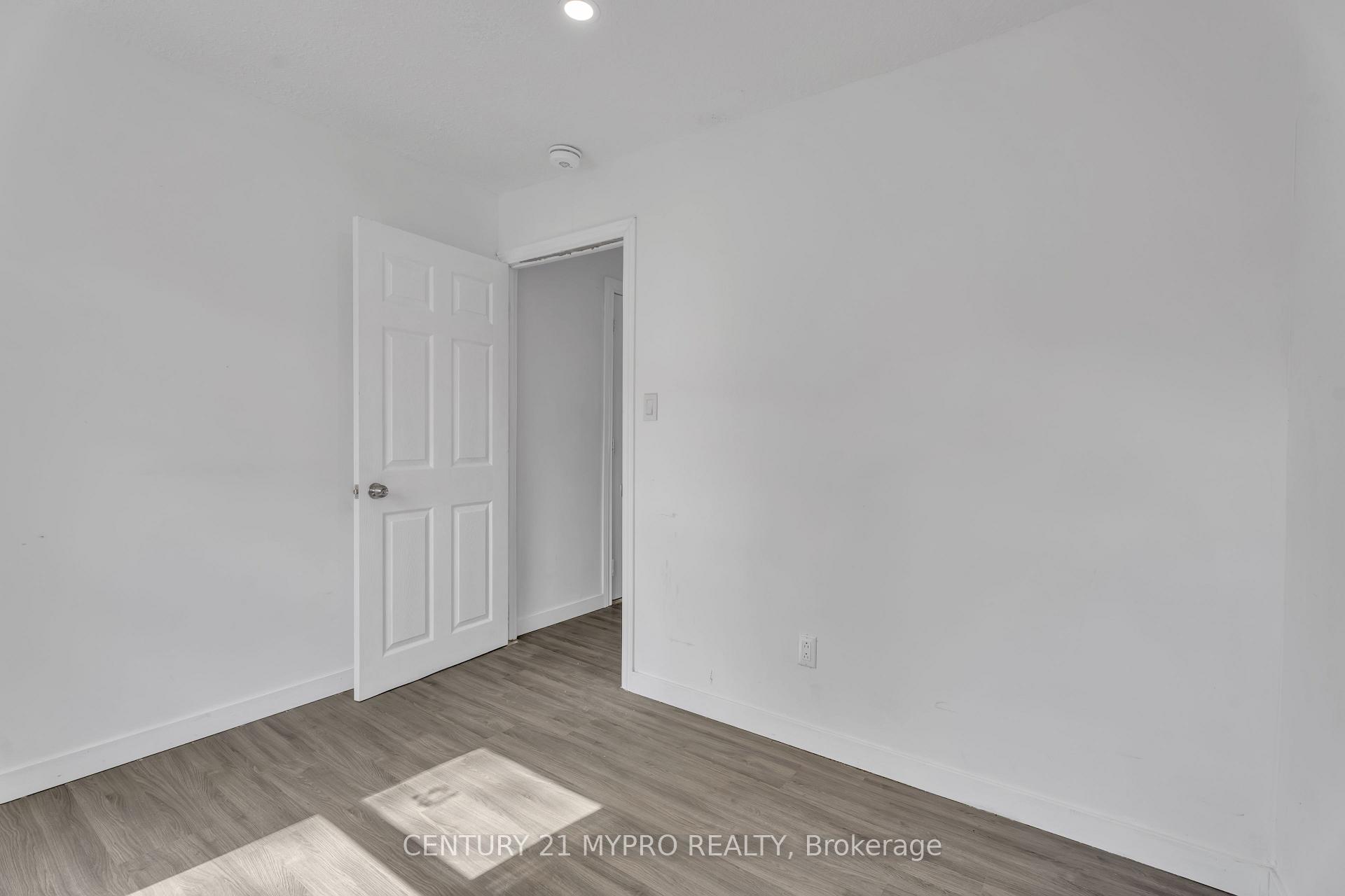 Photo 7 of 42 Irwin Street, London, North K — HOMEH
