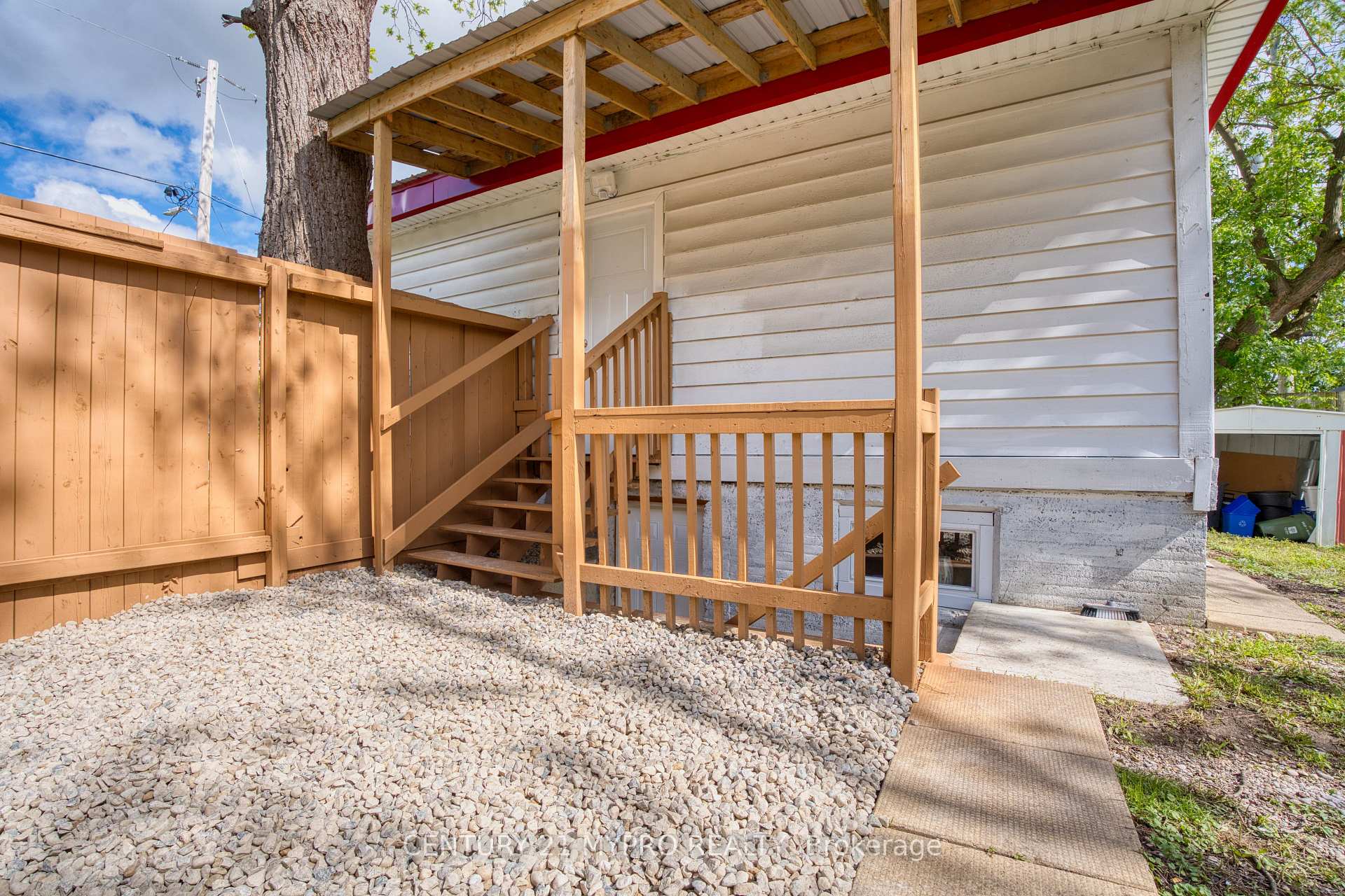 Photo 5 of 42 Irwin Street, London, North K — HOMEH