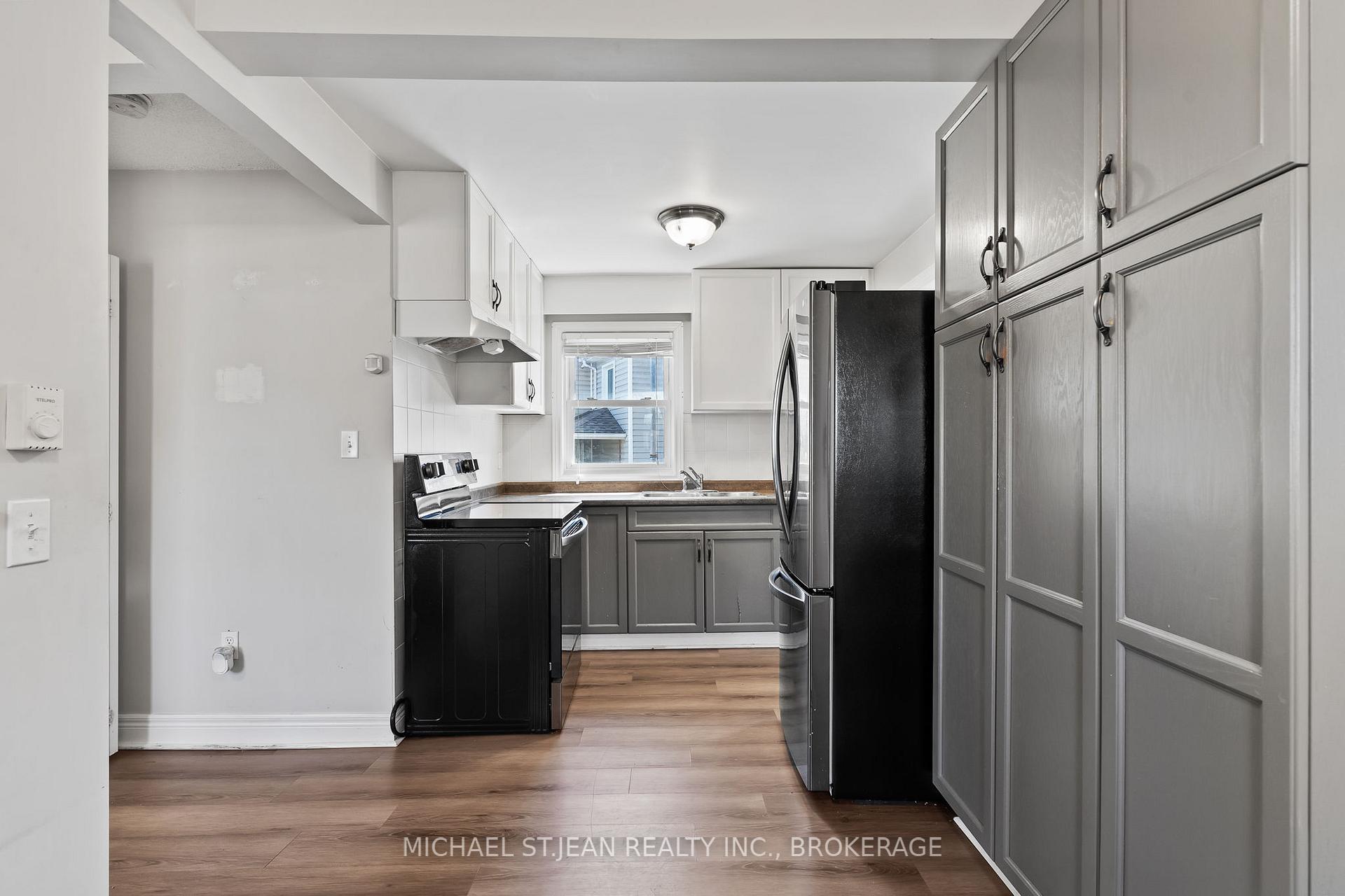 Photo 7 of 111 Rykert Street, St. Catharines, Western Hill — HOMEH