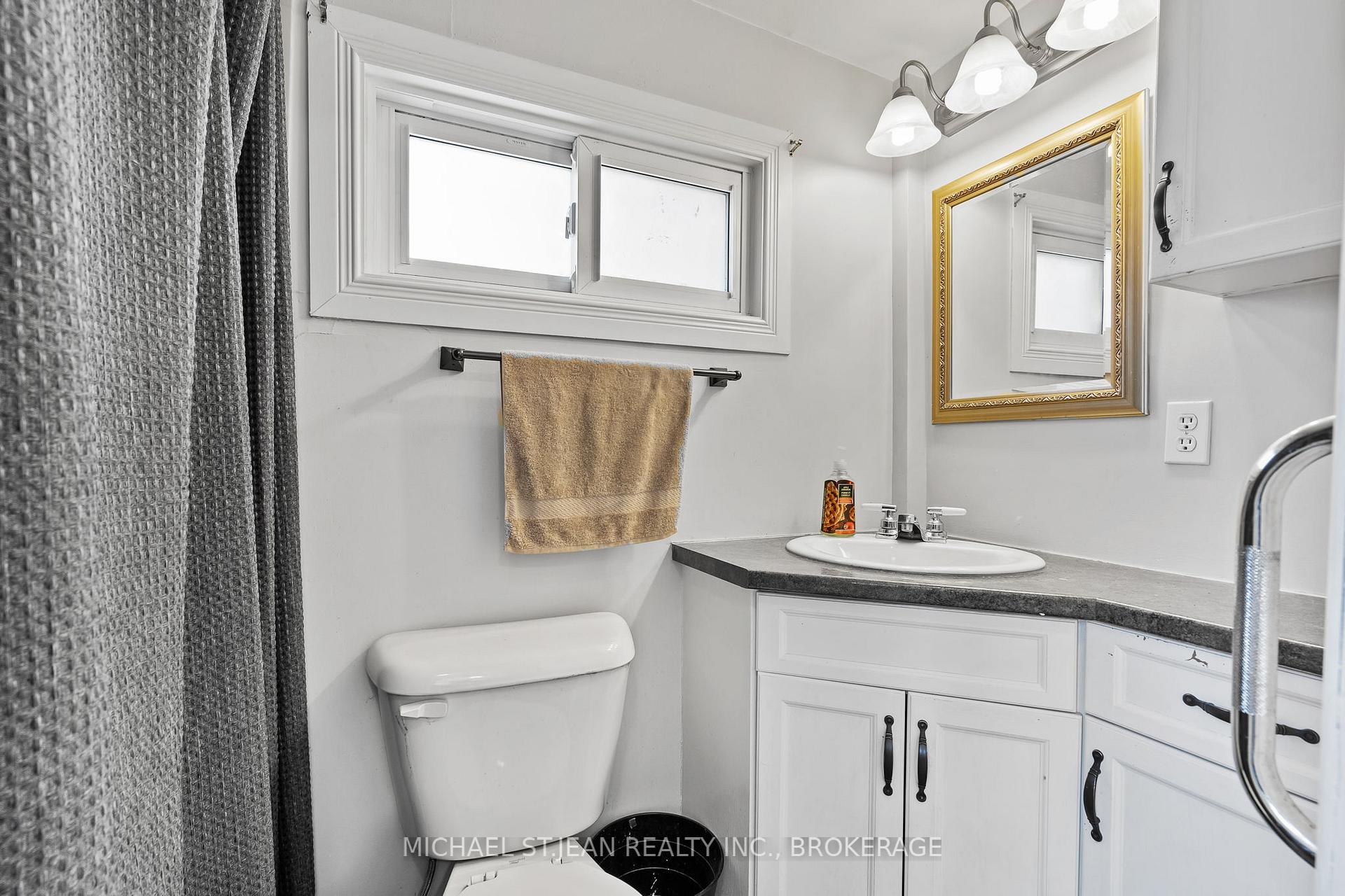 Photo 13 of 111 Rykert Street, St. Catharines, Western Hill — HOMEH