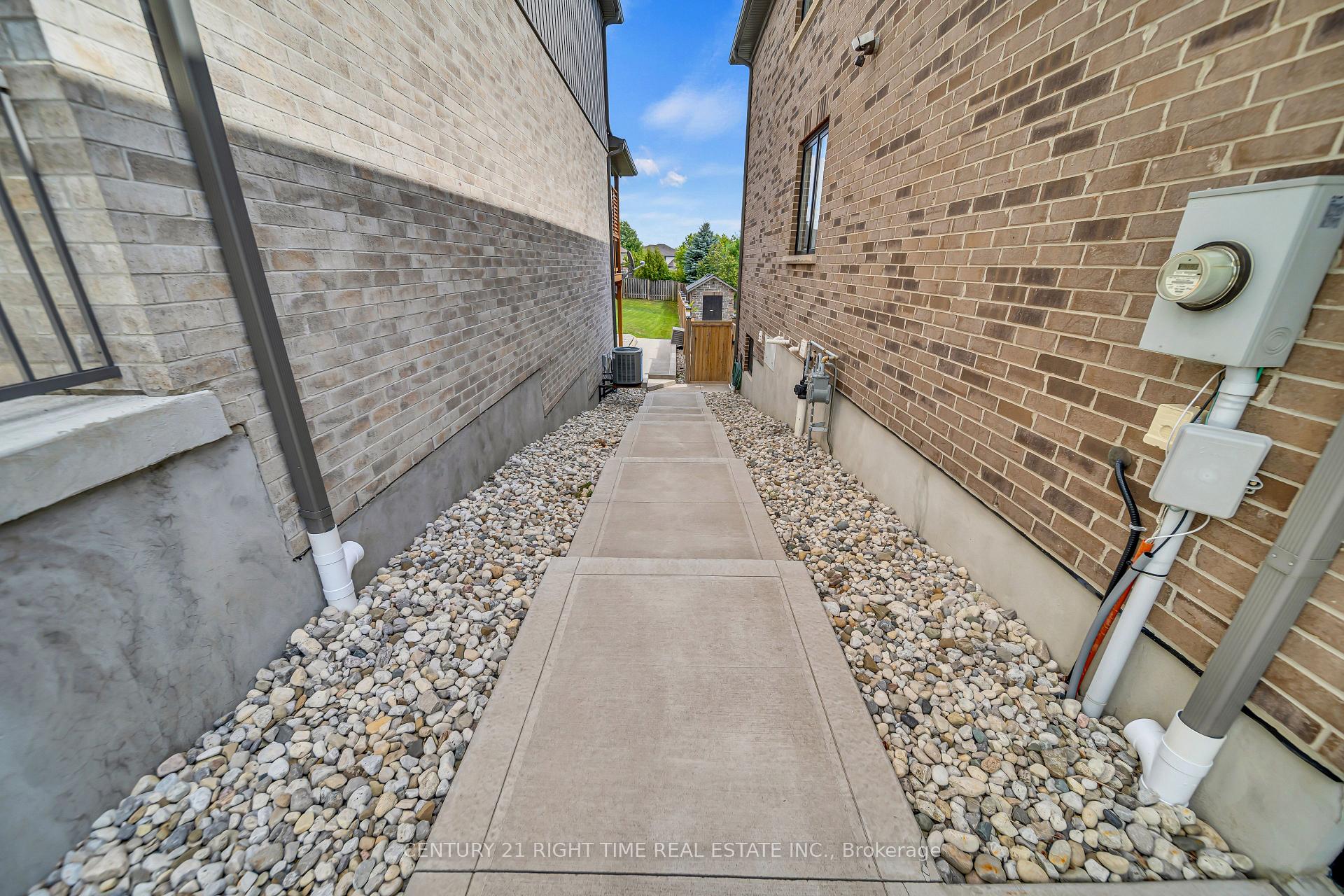 Photo 43 of 50 Horseshoe Crescent, Woolwich — HOMEH