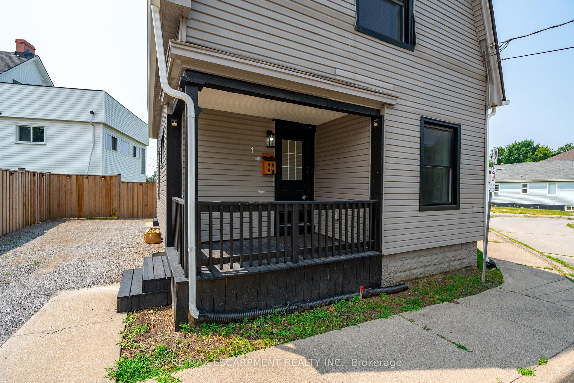 Photo 3 of 1 Prince Street, St. Catharines, E. Chester — HOMEH
