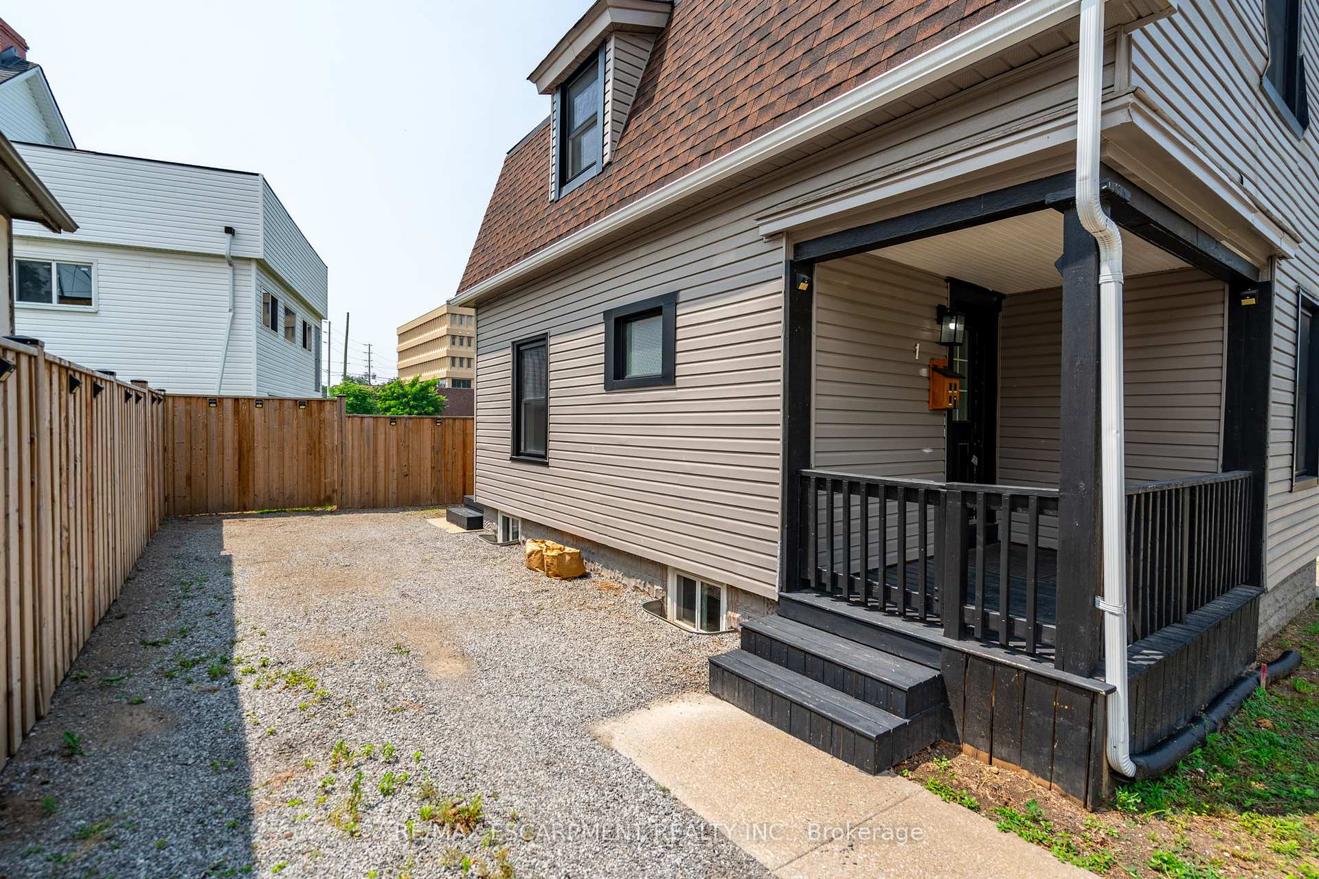 Photo 4 of 1 Prince Street, St. Catharines, E. Chester — HOMEH