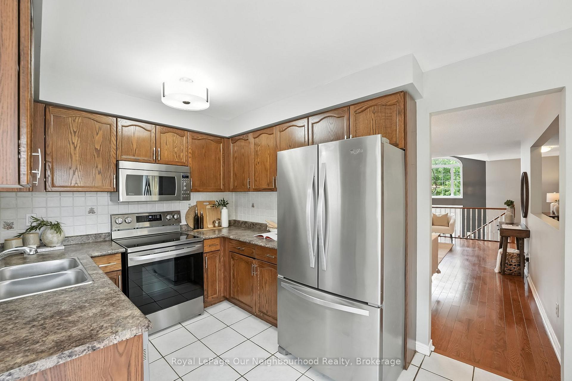 Photo 10 of 94 West Side Drive, Clarington, Bowmanville — HOMEH