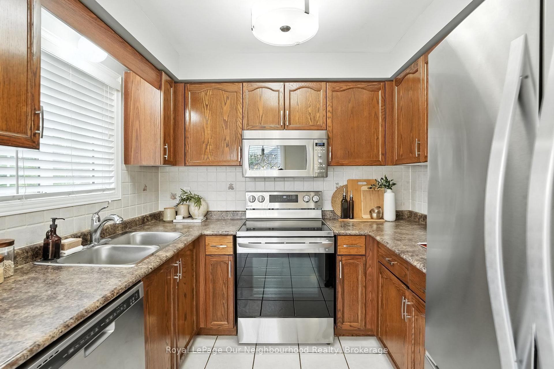 Photo 13 of 94 West Side Drive, Clarington, Bowmanville — HOMEH