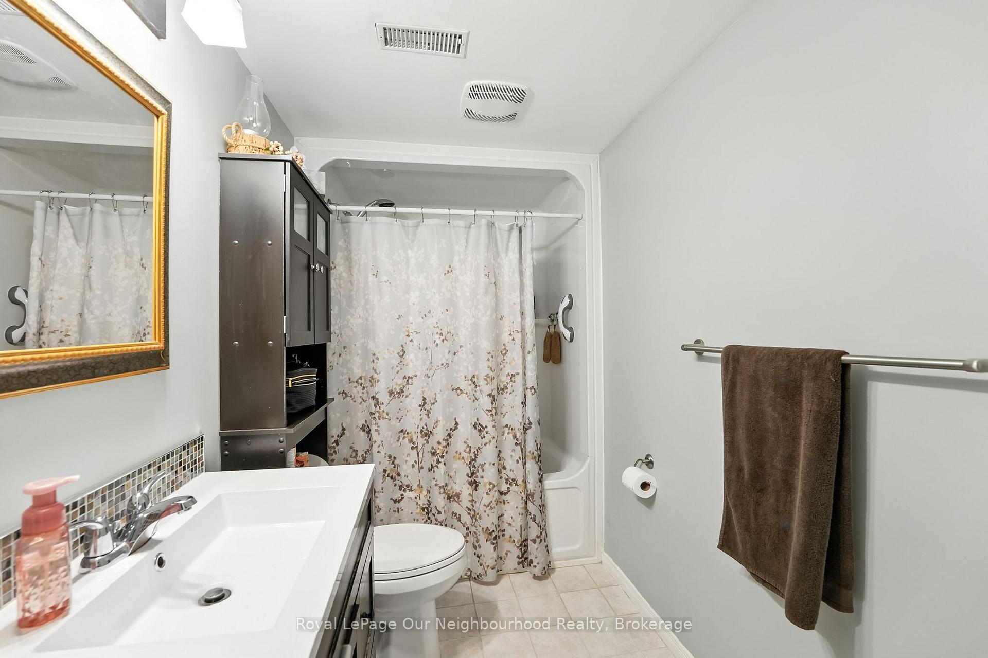 Photo 41 of 94 West Side Drive, Clarington, Bowmanville — HOMEH