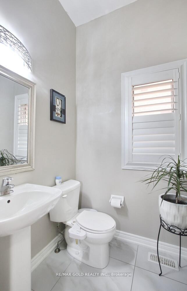 Photo 11 of 14 Lisson Crescent, Brampton, Credit Valley — HOMEH