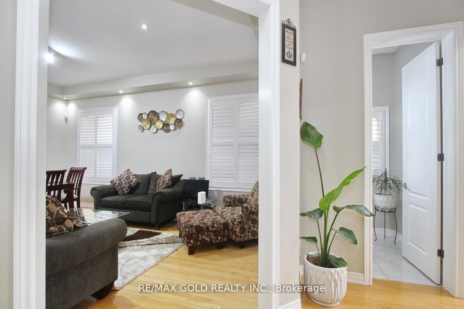 Photo 12 of 14 Lisson Crescent, Brampton, Credit Valley — HOMEH