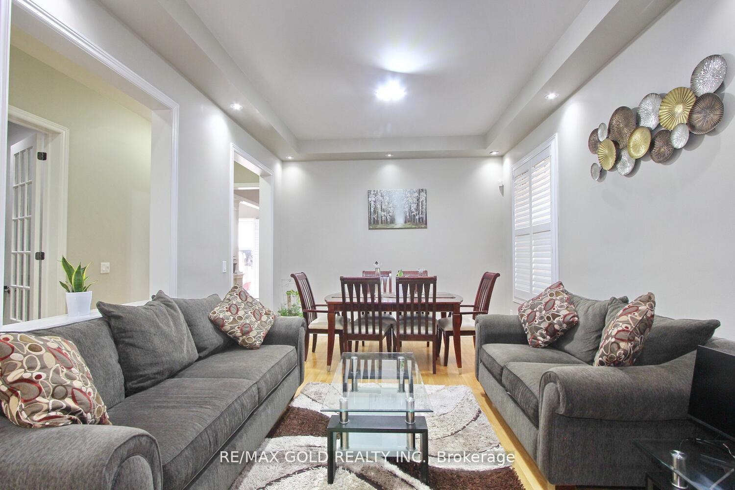 Photo 9 of 14 Lisson Crescent, Brampton, Credit Valley — HOMEH