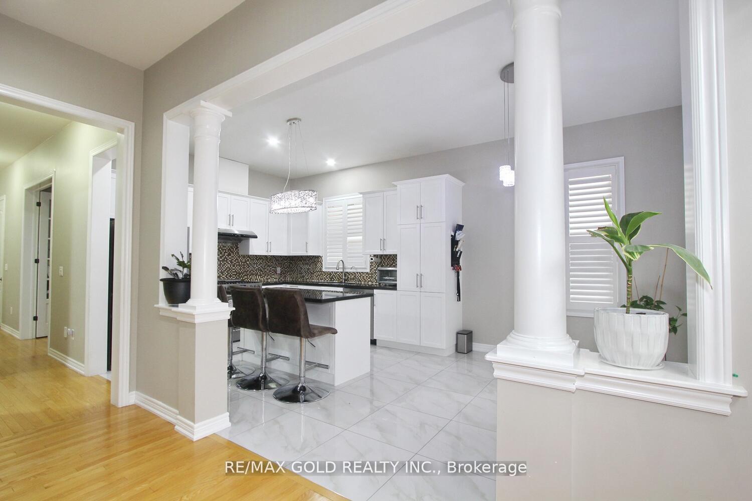 Photo 17 of 14 Lisson Crescent, Brampton, Credit Valley — HOMEH