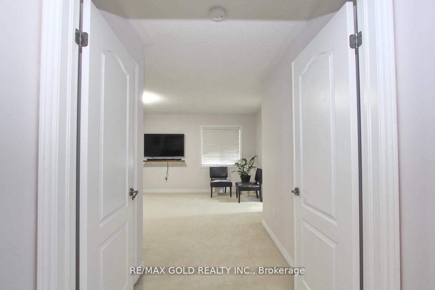 Photo 6 of 14 Lisson Crescent, Brampton, Credit Valley — HOMEH