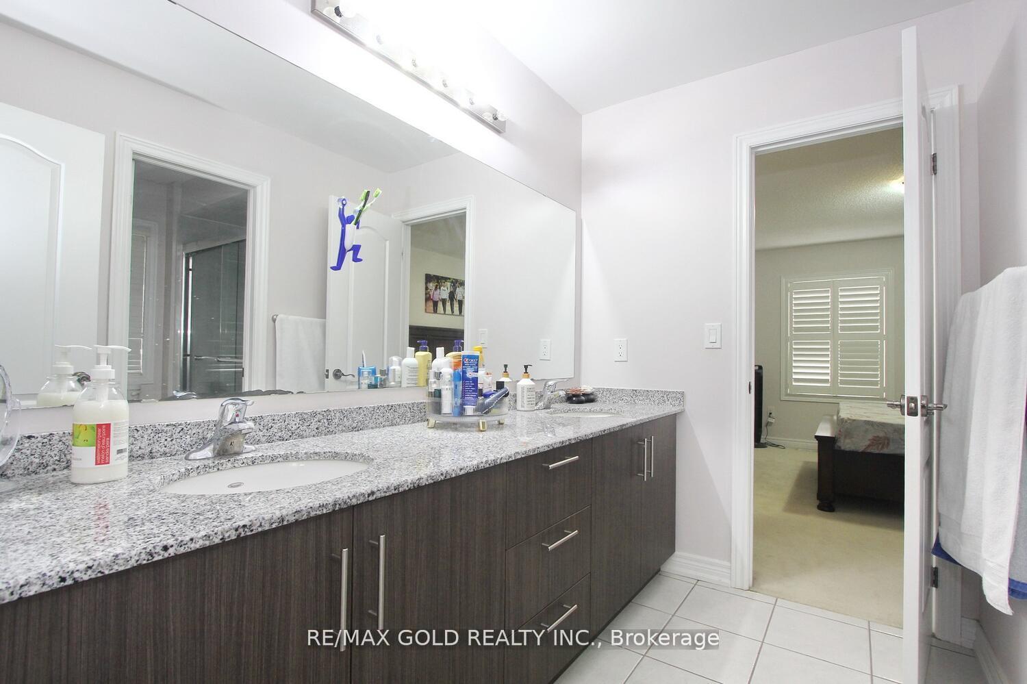Photo 50 of 14 Lisson Crescent, Brampton, Credit Valley — HOMEH