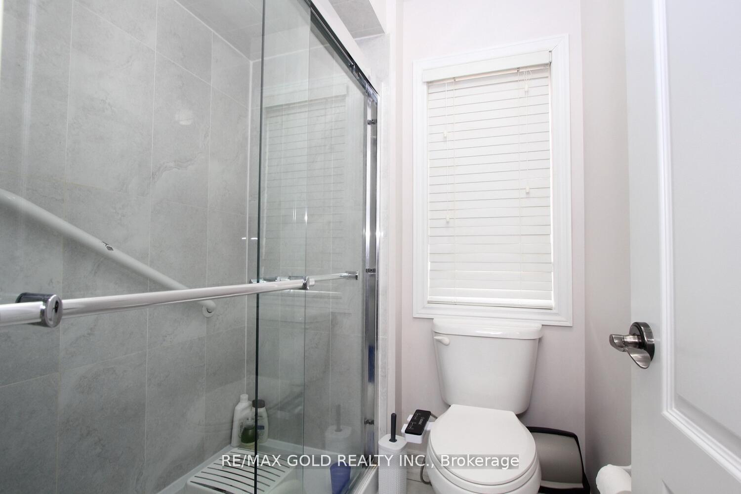 Photo 32 of 14 Lisson Crescent, Brampton, Credit Valley — HOMEH