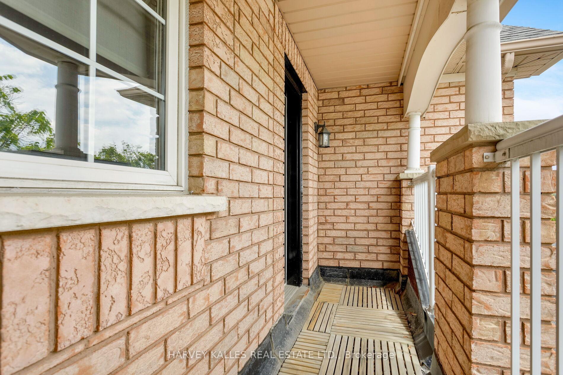 Photo 16 of 30 Bluewater Trail, Vaughan, Vellore Village — HOMEH