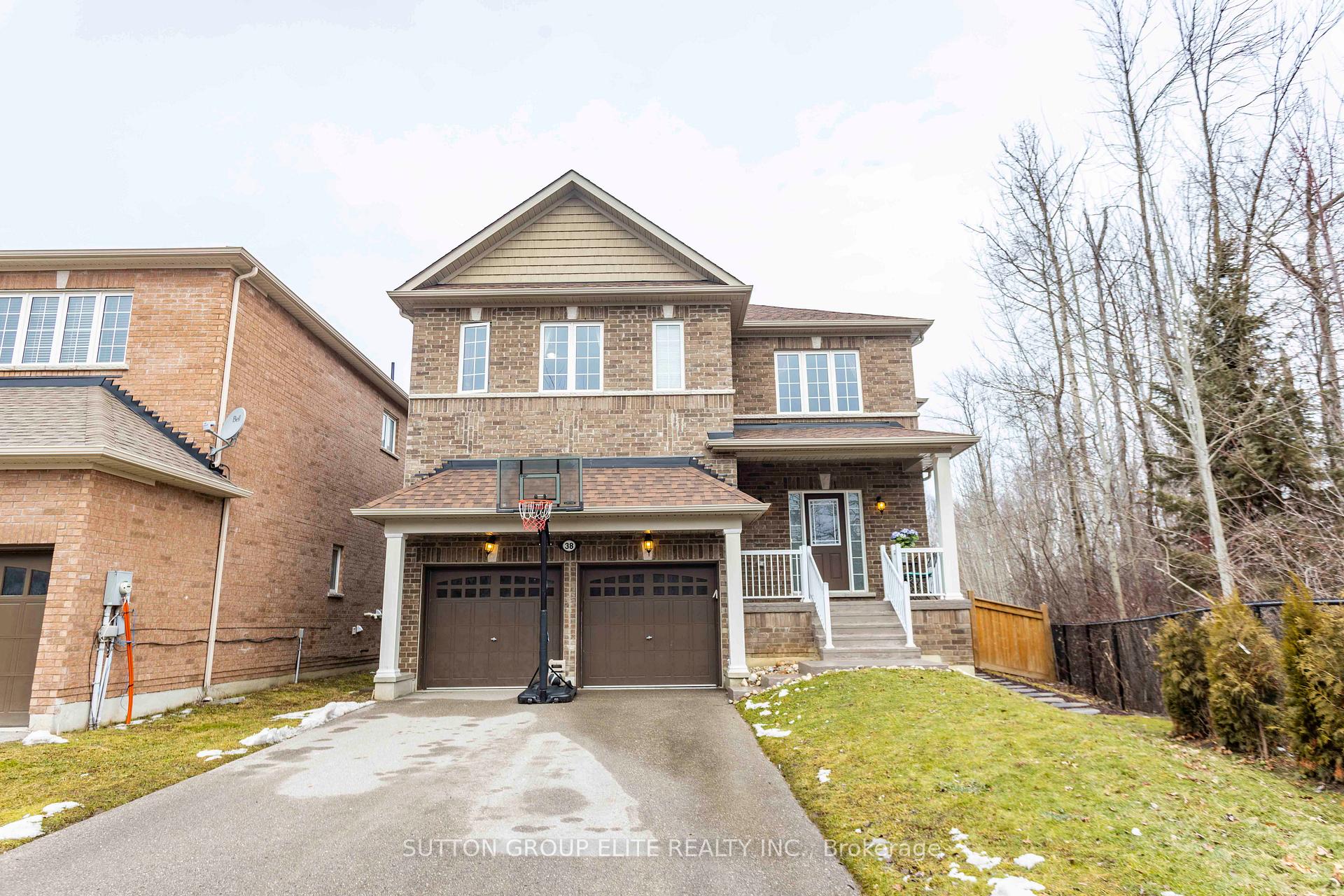 Photo 2 of 38 Richmond Park Drive, Georgina, Keswick North — HOMEH