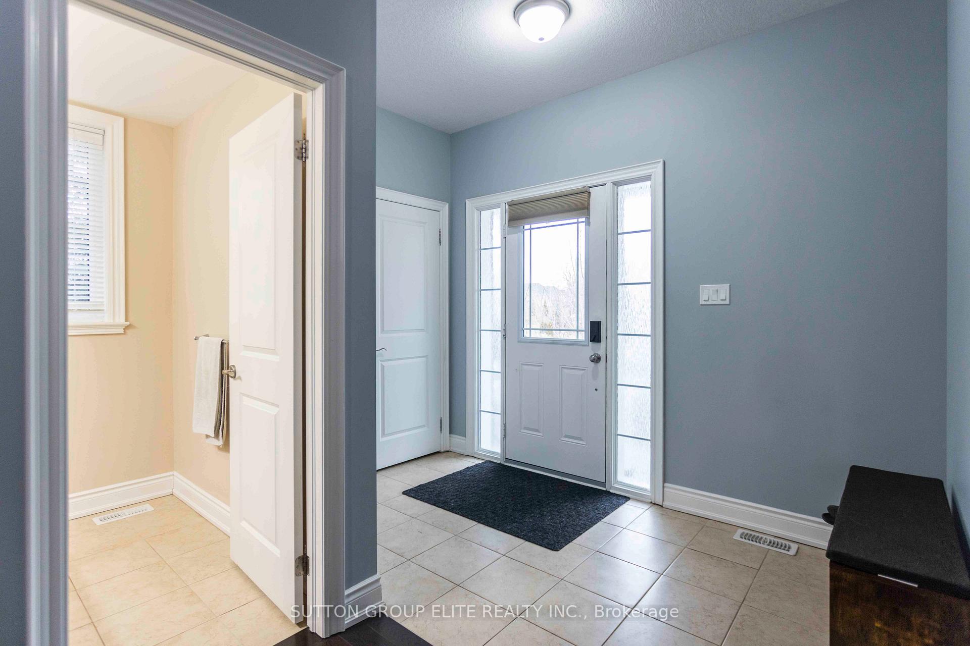 Photo 3 of 38 Richmond Park Drive, Georgina, Keswick North — HOMEH