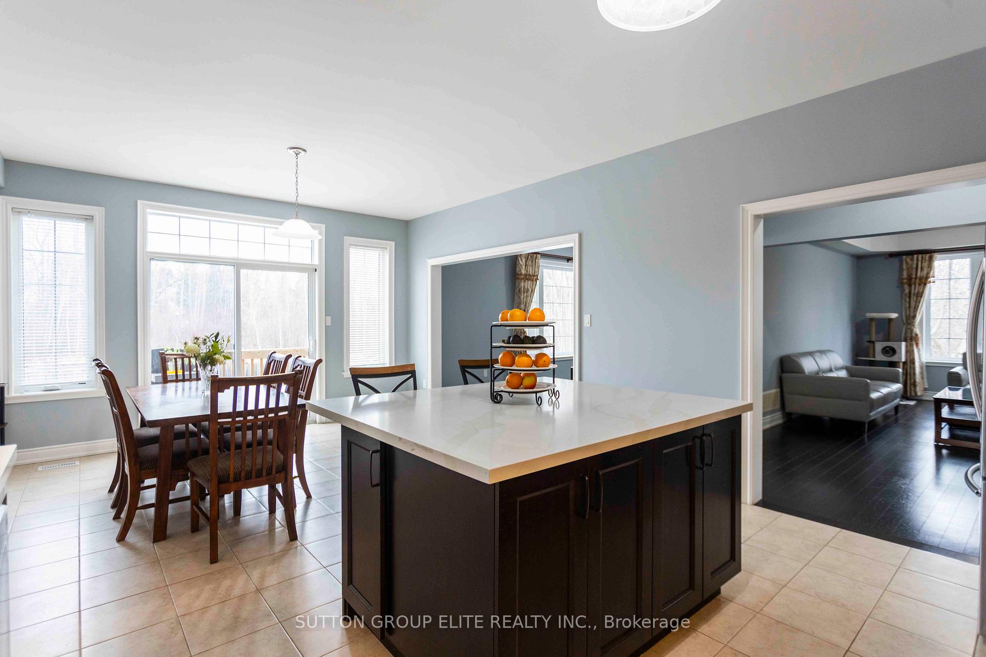 Photo 10 of 38 Richmond Park Drive, Georgina, Keswick North — HOMEH