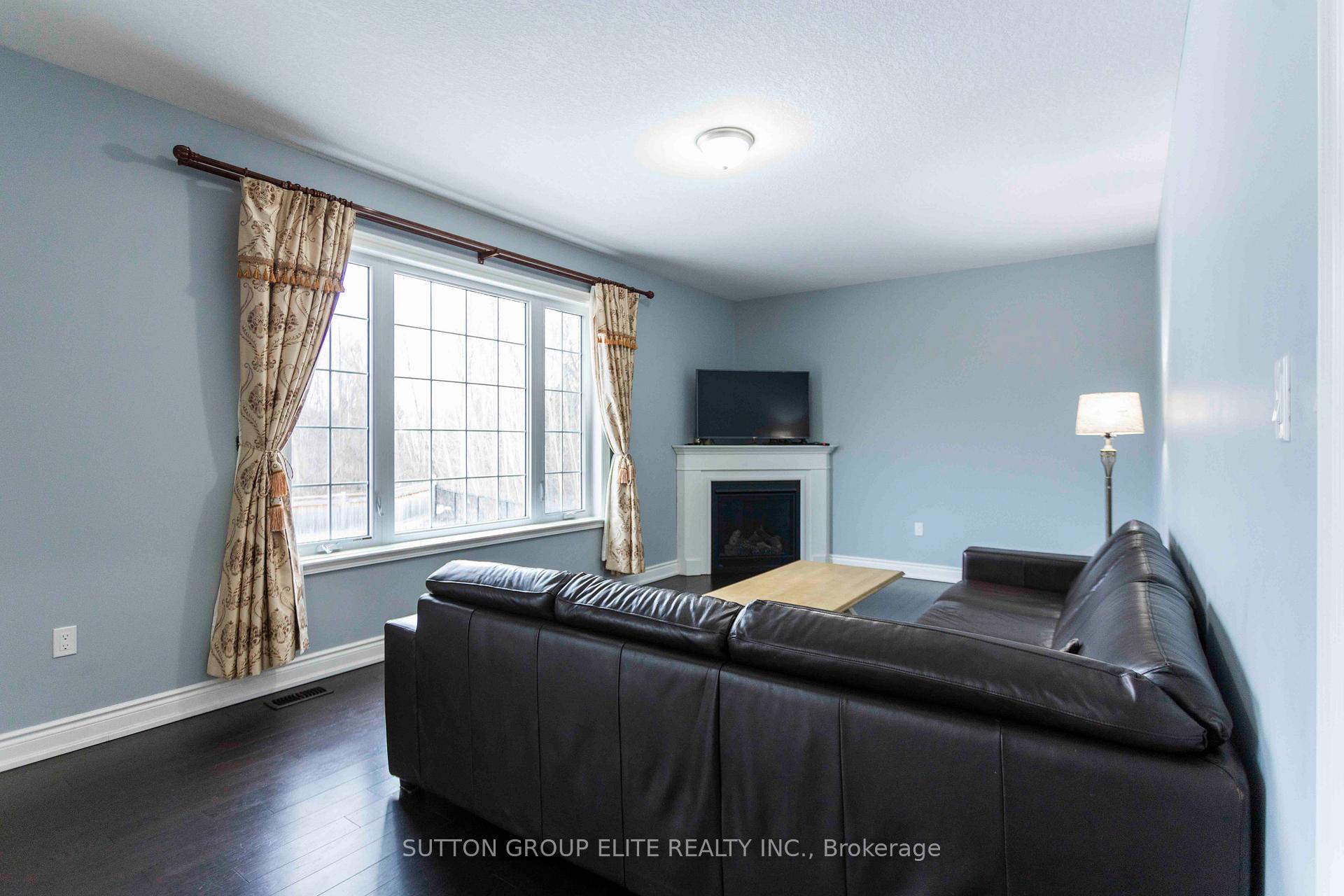 Photo 13 of 38 Richmond Park Drive, Georgina, Keswick North — HOMEH