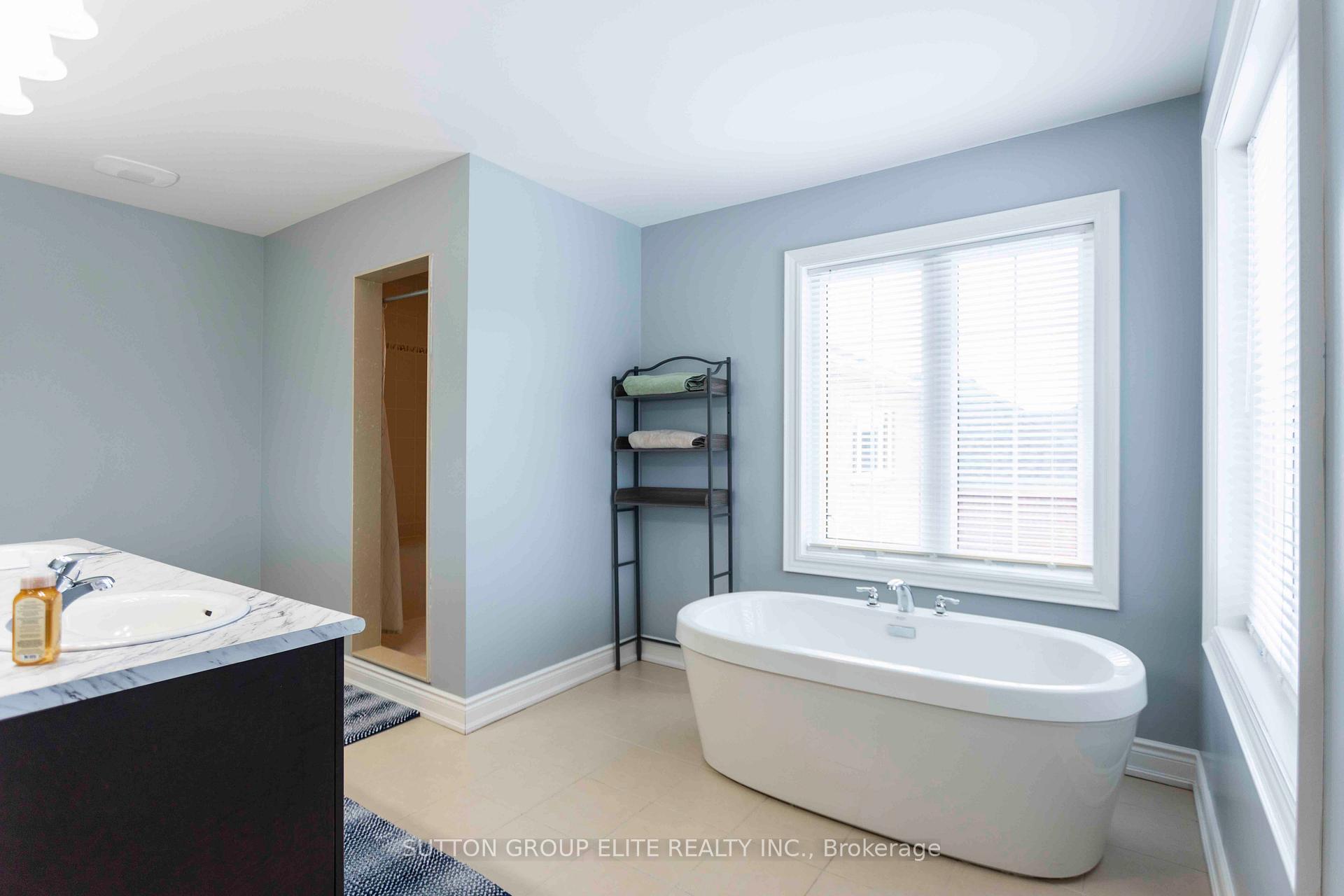 Photo 20 of 38 Richmond Park Drive, Georgina, Keswick North — HOMEH