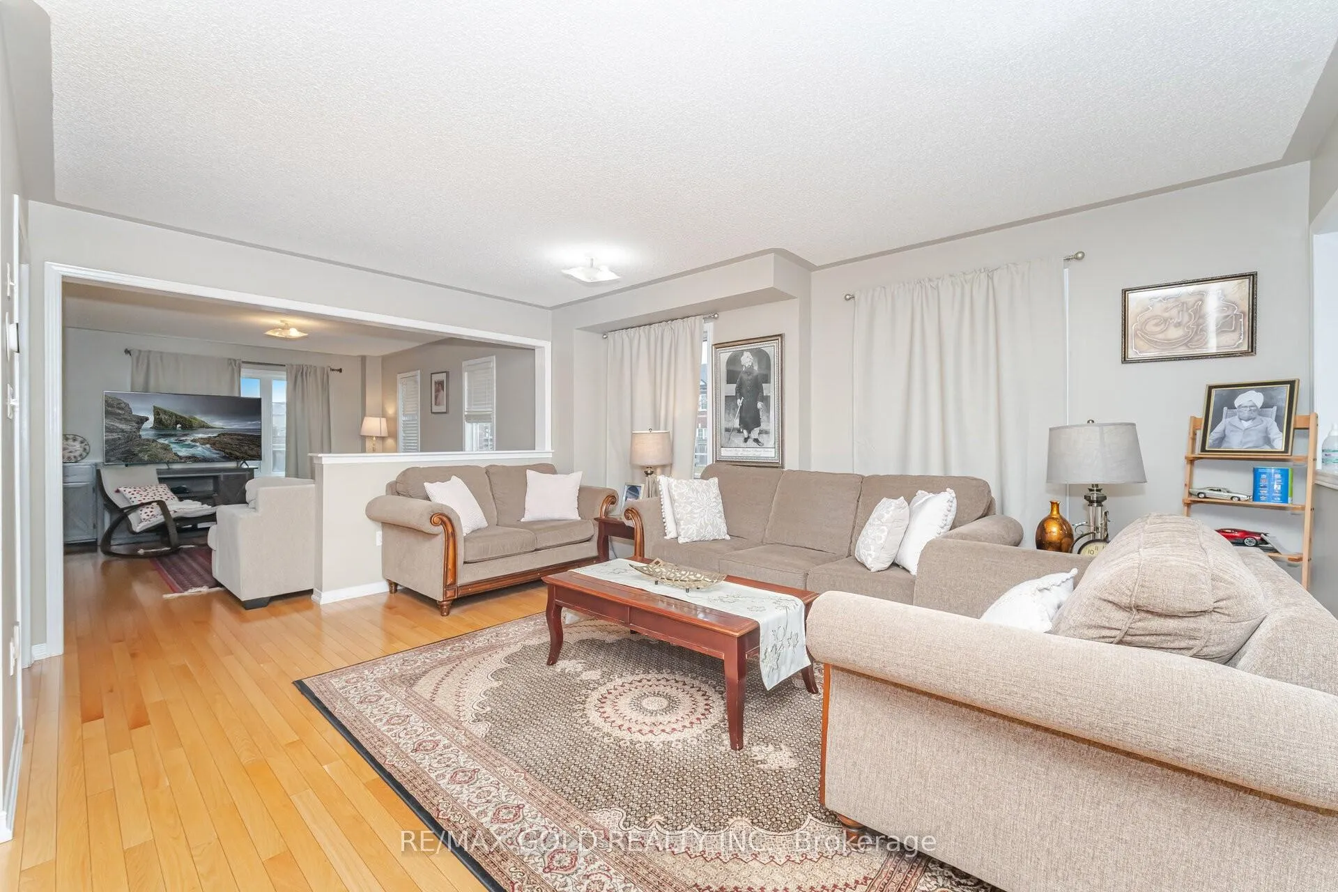 Photo 3 of 92 Bellchase Trail, Brampton, Bram East — HOMEH